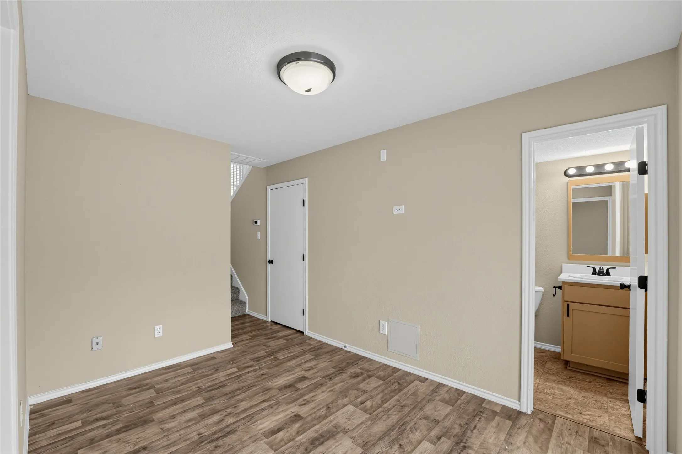 Single Family Residence For Sale in Denton County , 1335 Jasmine Drive, Lewisville, Texas 75077, 3 Bedroom, 2 Bathroom, 2 Garage spaces, 1,625 Sqft, built in 1986, mls#21396425, Real Estate Agent in Lewisville, Homes For Sale in Denton county, Homes For Sale in Lewisville, Realtor in Lewisville Texas, Real Estate Brokerage Independent Realty Texas, Luminita Cordes Realtor