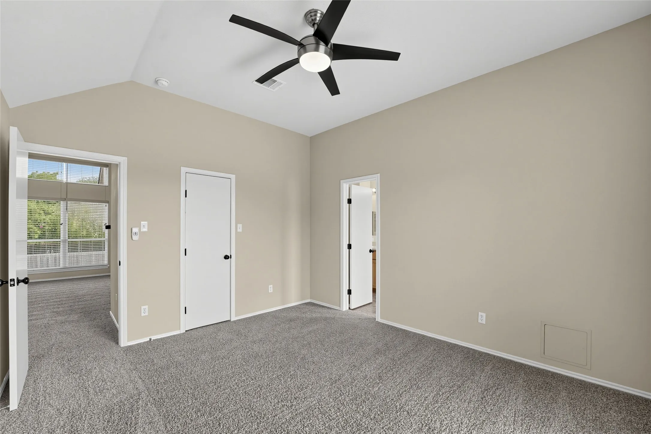 Single Family Residence For Sale in Denton County , 1335 Jasmine Drive, Lewisville, Texas 75077, 3 Bedroom, 2 Bathroom, 2 Garage spaces, 1,625 Sqft, built in 1986, mls#21396425, Real Estate Agent in Lewisville, Homes For Sale in Denton county, Homes For Sale in Lewisville, Realtor in Lewisville Texas, Real Estate Brokerage Independent Realty Texas, Luminita Cordes Realtor