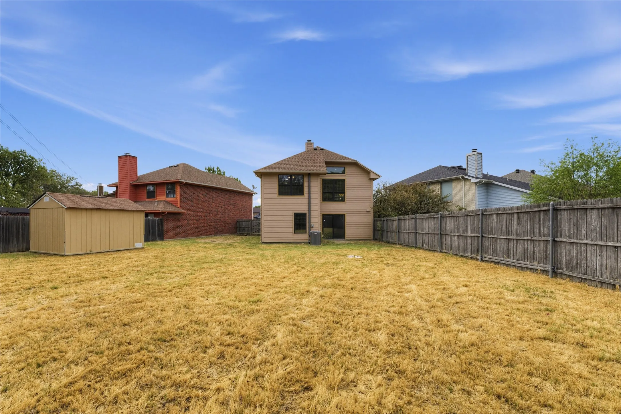 Single Family Residence For Sale in Denton County , 1335 Jasmine Drive, Lewisville, Texas 75077, 3 Bedroom, 2 Bathroom, 2 Garage spaces, 1,625 Sqft, built in 1986, mls#21396425, Real Estate Agent in Lewisville, Homes For Sale in Denton county, Homes For Sale in Lewisville, Realtor in Lewisville Texas, Real Estate Brokerage Independent Realty Texas, Luminita Cordes Realtor