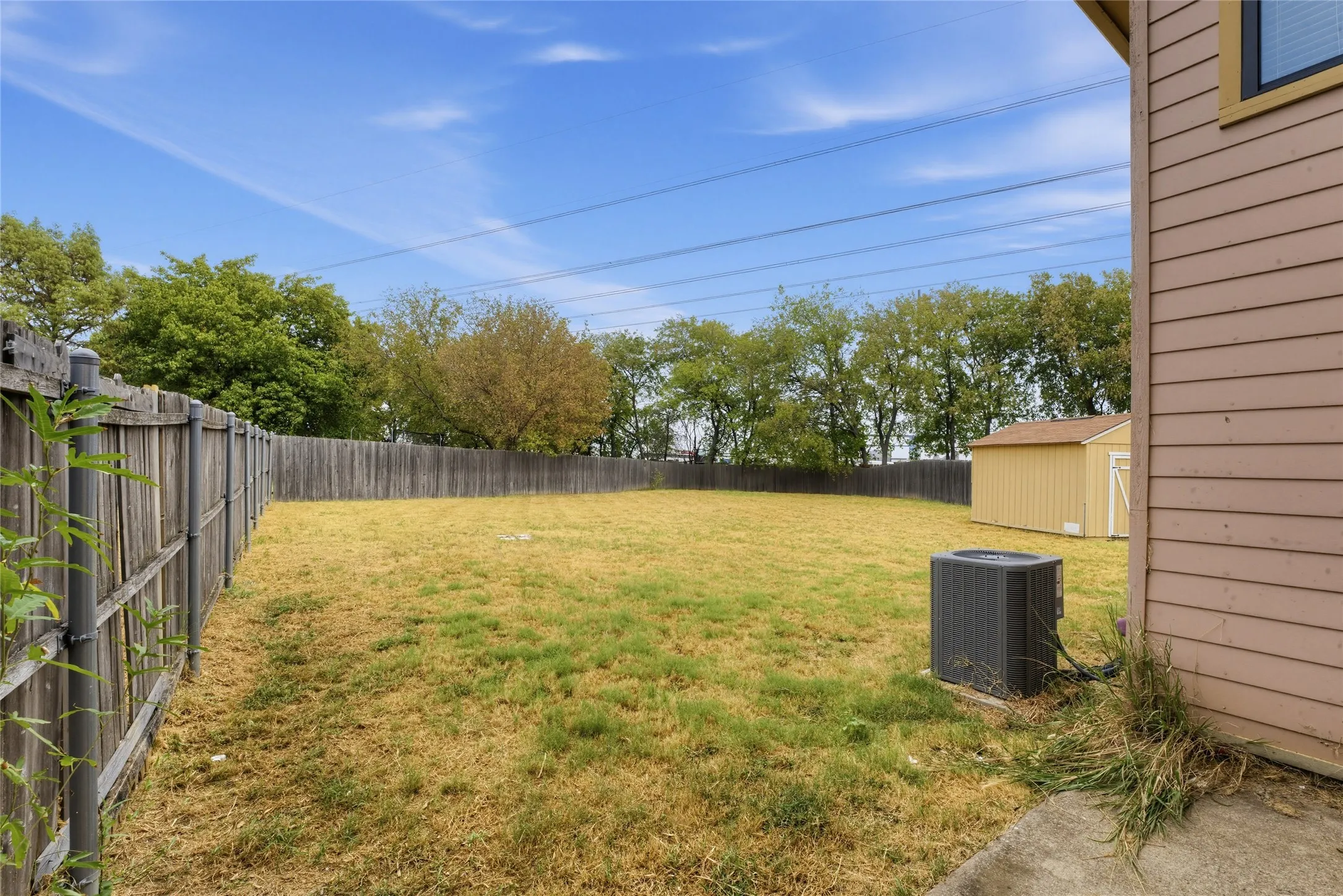 Single Family Residence For Sale in Denton County , 1335 Jasmine Drive, Lewisville, Texas 75077, 3 Bedroom, 2 Bathroom, 2 Garage spaces, 1,625 Sqft, built in 1986, mls#21396425, Real Estate Agent in Lewisville, Homes For Sale in Denton county, Homes For Sale in Lewisville, Realtor in Lewisville Texas, Real Estate Brokerage Independent Realty Texas, Luminita Cordes Realtor