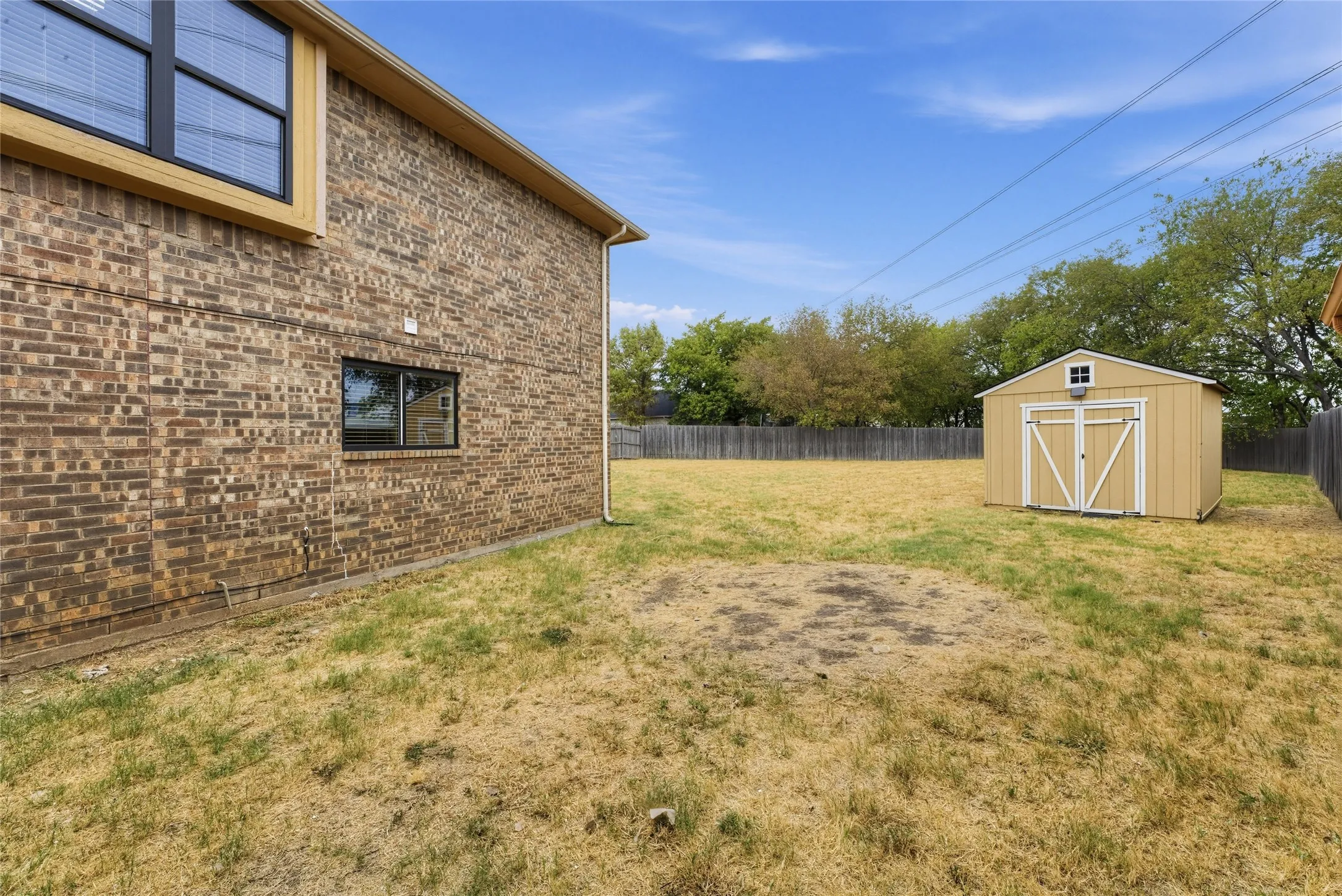 Single Family Residence For Sale in Denton County , 1335 Jasmine Drive, Lewisville, Texas 75077, 3 Bedroom, 2 Bathroom, 2 Garage spaces, 1,625 Sqft, built in 1986, mls#21396425, Real Estate Agent in Lewisville, Homes For Sale in Denton county, Homes For Sale in Lewisville, Realtor in Lewisville Texas, Real Estate Brokerage Independent Realty Texas, Luminita Cordes Realtor
