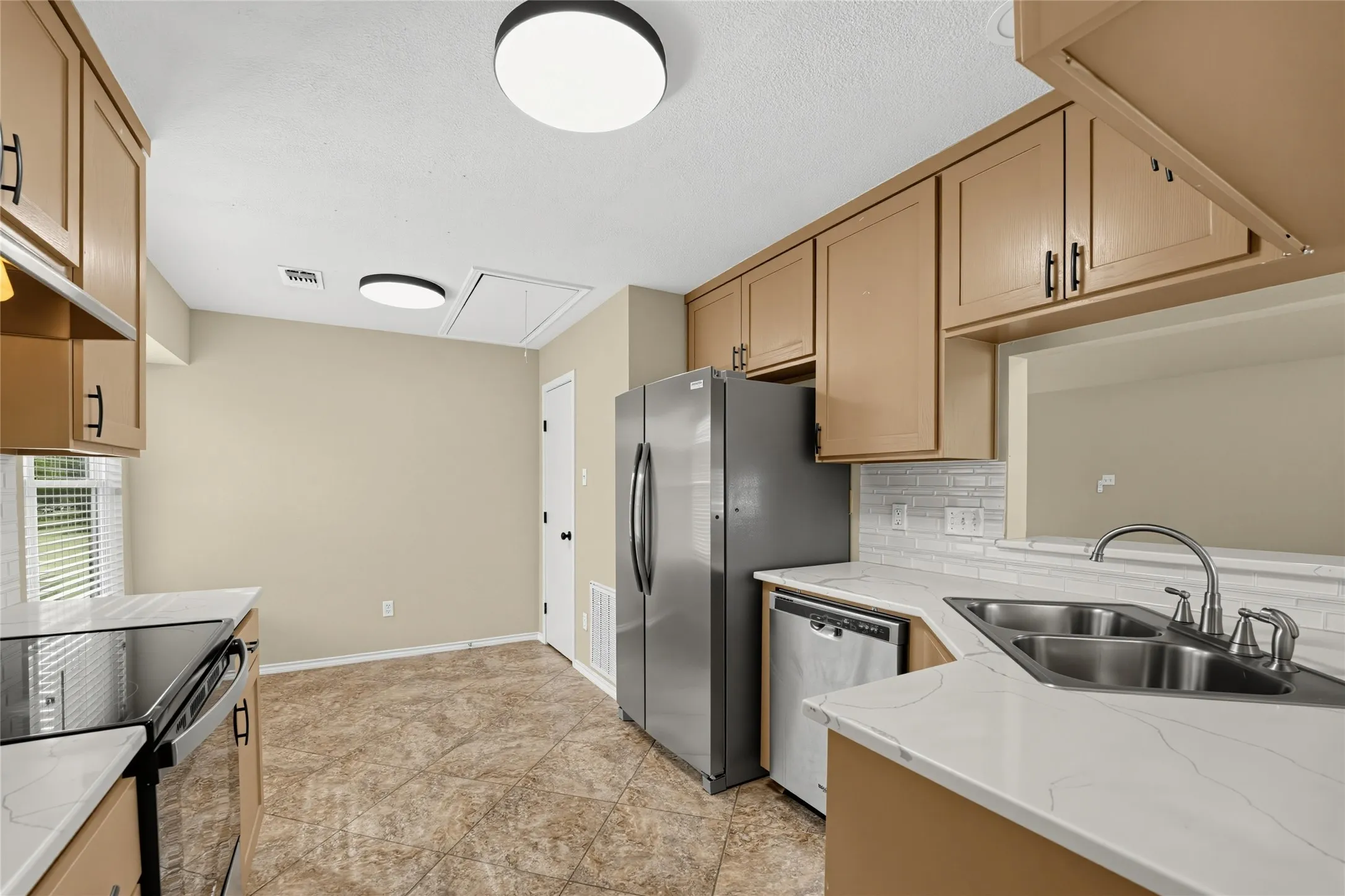 Single Family Residence For Sale in Denton County , 1335 Jasmine Drive, Lewisville, Texas 75077, 3 Bedroom, 2 Bathroom, 2 Garage spaces, 1,625 Sqft, built in 1986, mls#21396425, Real Estate Agent in Lewisville, Homes For Sale in Denton county, Homes For Sale in Lewisville, Realtor in Lewisville Texas, Real Estate Brokerage Independent Realty Texas, Luminita Cordes Realtor