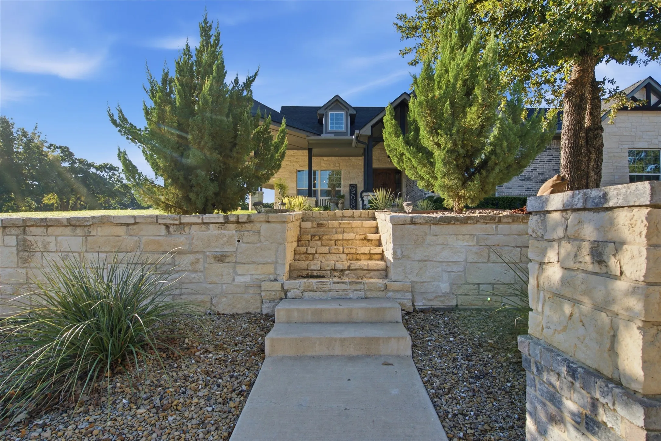 Single Family Residence For Sale in Tarrant County , 108 Ty Lane, Azle, Texas 76020, 3 Bedroom, 2 Bathroom, 3 Garage spaces, 2,273 Sqft, built in 2019, mls#21407233, Real Estate Agent in Azle, Homes For Sale in Tarrant county, Homes For Sale in Azle, Realtor in Azle Texas, Real Estate Brokerage Independent Realty Texas, Luminita Cordes Realtor