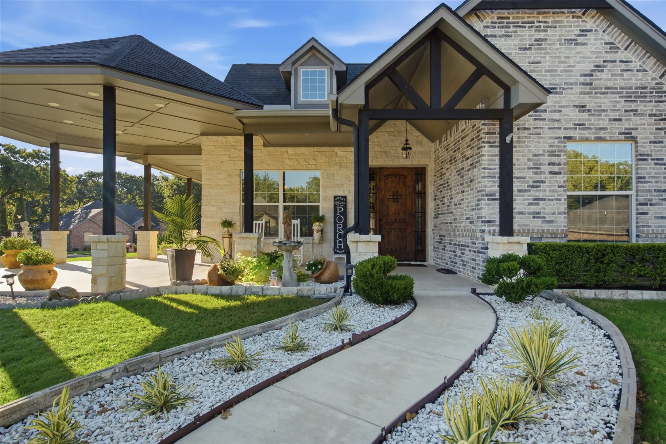 Single Family Residence For Sale in Tarrant County , 108 Ty Lane, Azle, Texas 76020, 3 Bedroom, 2 Bathroom, 3 Garage spaces, 2,273 Sqft, built in 2019, mls#21407233, Real Estate Agent in Azle, Homes For Sale in Tarrant county, Homes For Sale in Azle, Realtor in Azle Texas, Real Estate Brokerage Independent Realty Texas, Luminita Cordes Realtor