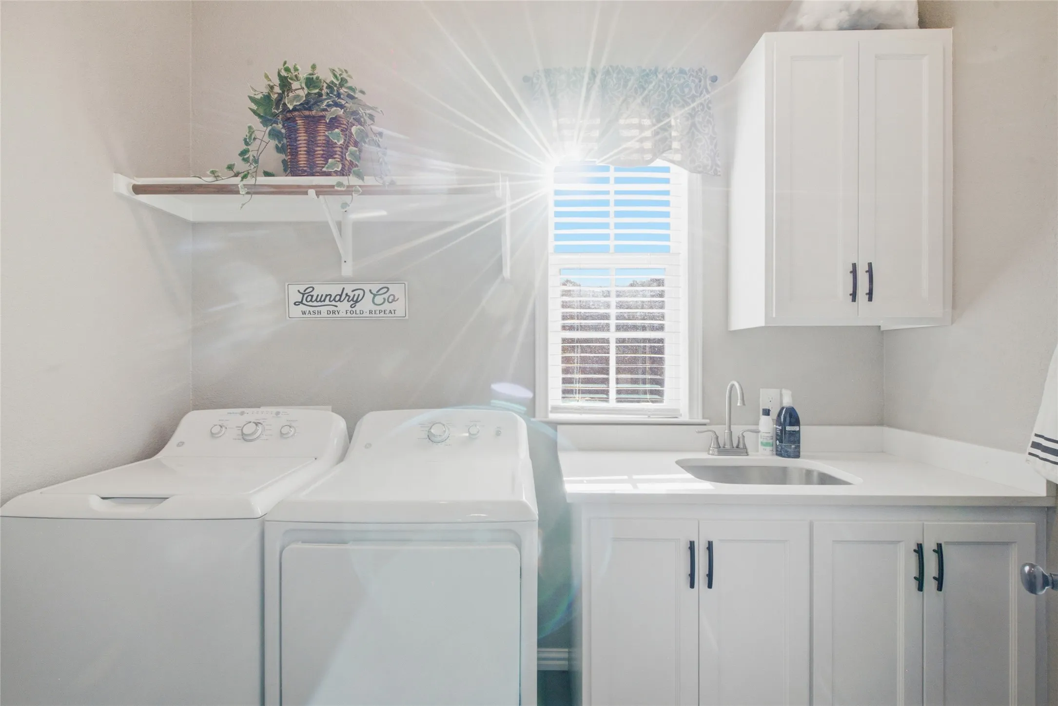 Single Family Residence For Sale in Tarrant County , 108 Ty Lane, Azle, Texas 76020, 3 Bedroom, 2 Bathroom, 3 Garage spaces, 2,273 Sqft, built in 2019, mls#21407233, Real Estate Agent in Azle, Homes For Sale in Tarrant county, Homes For Sale in Azle, Realtor in Azle Texas, Real Estate Brokerage Independent Realty Texas, Luminita Cordes Realtor