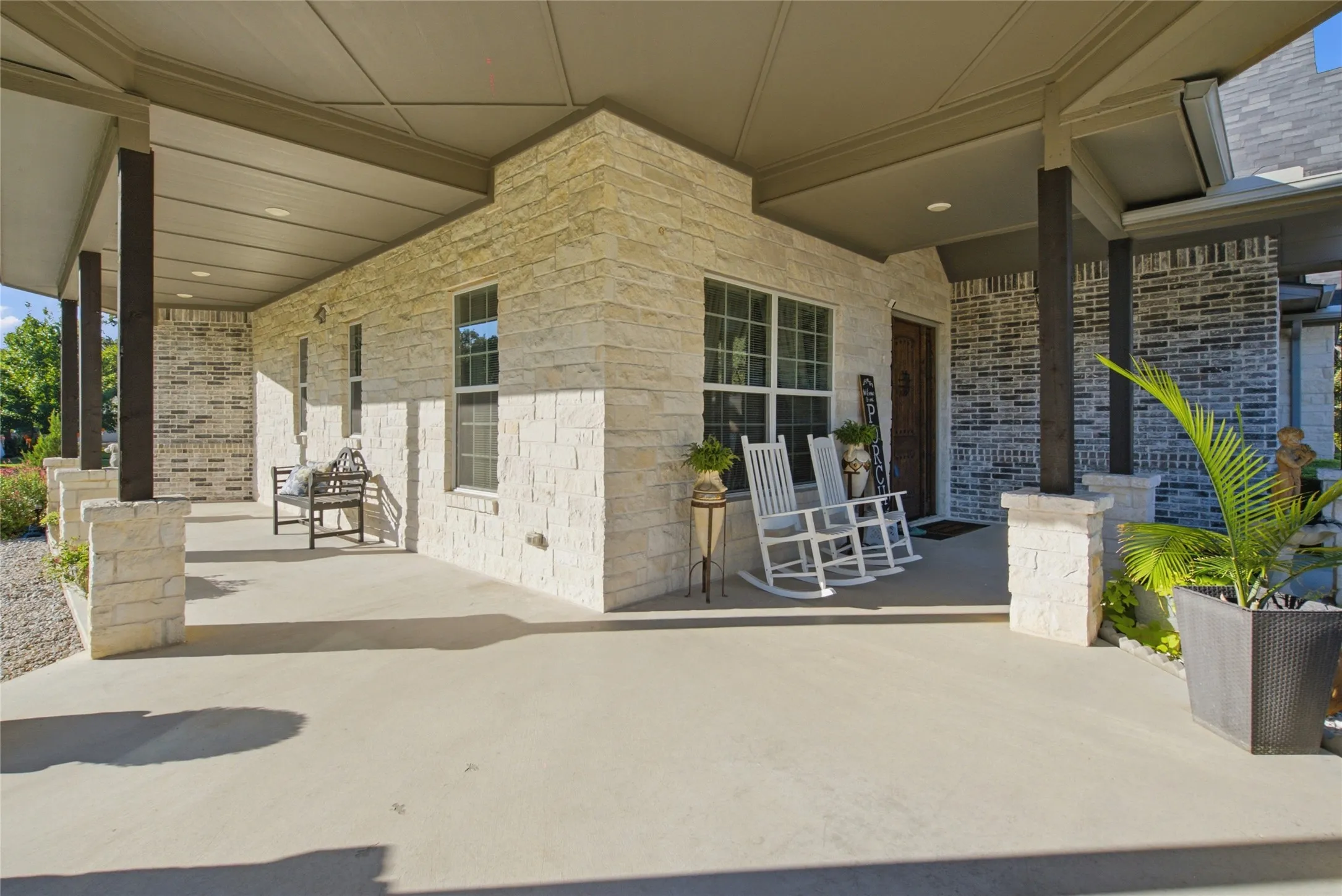Single Family Residence For Sale in Tarrant County , 108 Ty Lane, Azle, Texas 76020, 3 Bedroom, 2 Bathroom, 3 Garage spaces, 2,273 Sqft, built in 2019, mls#21407233, Real Estate Agent in Azle, Homes For Sale in Tarrant county, Homes For Sale in Azle, Realtor in Azle Texas, Real Estate Brokerage Independent Realty Texas, Luminita Cordes Realtor