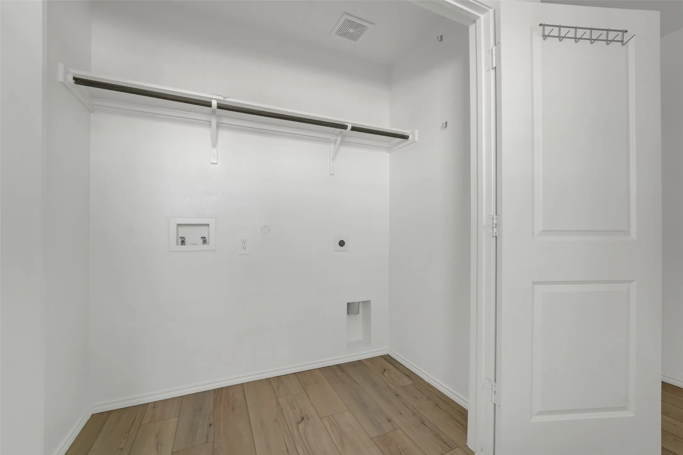 Single Family Residence For Rent in Denton County , 305 Frio Pass Trail, Fort Worth, Texas 76052, 4 Bedroom, 3 Bathroom, 2 Garage spaces, 1,916 Sqft, built in 2021, mls#21405648, Real Estate Agent in Fort Worth, Homes For Rent in Denton county, Homes For Rent in Fort Worth, Realtor in Fort Worth Texas, Real Estate Brokerage Independent Realty Texas, Luminita Cordes Realtor