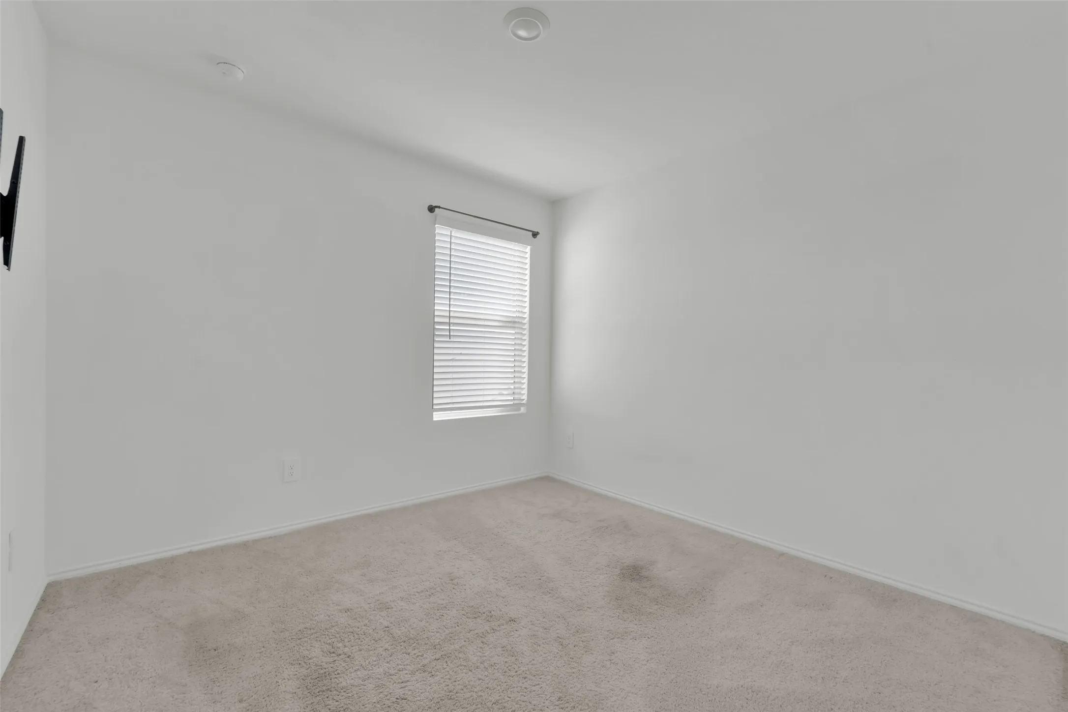 Single Family Residence For Rent in Denton County , 305 Frio Pass Trail, Fort Worth, Texas 76052, 4 Bedroom, 3 Bathroom, 2 Garage spaces, 1,916 Sqft, built in 2021, mls#21405648, Real Estate Agent in Fort Worth, Homes For Rent in Denton county, Homes For Rent in Fort Worth, Realtor in Fort Worth Texas, Real Estate Brokerage Independent Realty Texas, Luminita Cordes Realtor