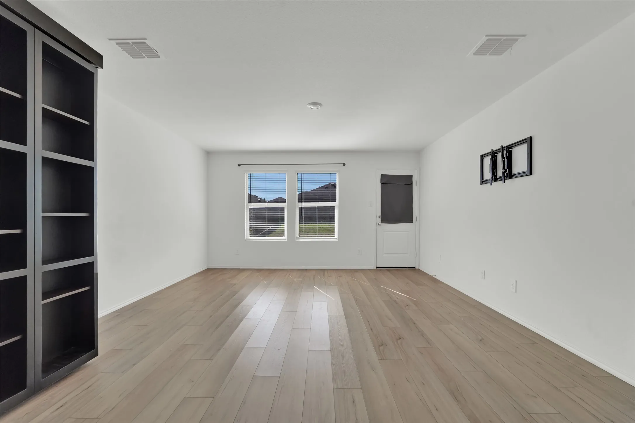 Single Family Residence For Rent in Denton County , 305 Frio Pass Trail, Fort Worth, Texas 76052, 4 Bedroom, 3 Bathroom, 2 Garage spaces, 1,916 Sqft, built in 2021, mls#21405648, Real Estate Agent in Fort Worth, Homes For Rent in Denton county, Homes For Rent in Fort Worth, Realtor in Fort Worth Texas, Real Estate Brokerage Independent Realty Texas, Luminita Cordes Realtor