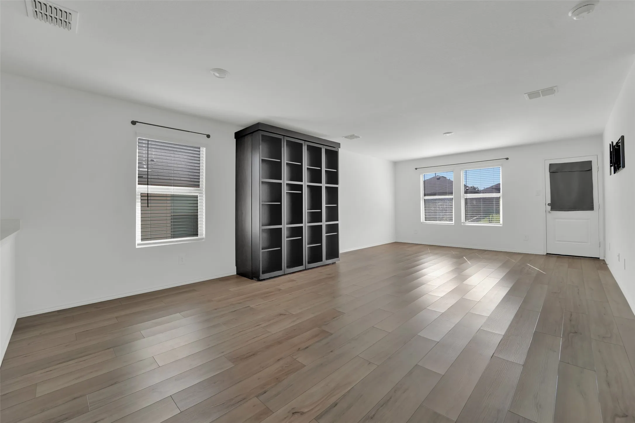 Single Family Residence For Rent in Denton County , 305 Frio Pass Trail, Fort Worth, Texas 76052, 4 Bedroom, 3 Bathroom, 2 Garage spaces, 1,916 Sqft, built in 2021, mls#21405648, Real Estate Agent in Fort Worth, Homes For Rent in Denton county, Homes For Rent in Fort Worth, Realtor in Fort Worth Texas, Real Estate Brokerage Independent Realty Texas, Luminita Cordes Realtor