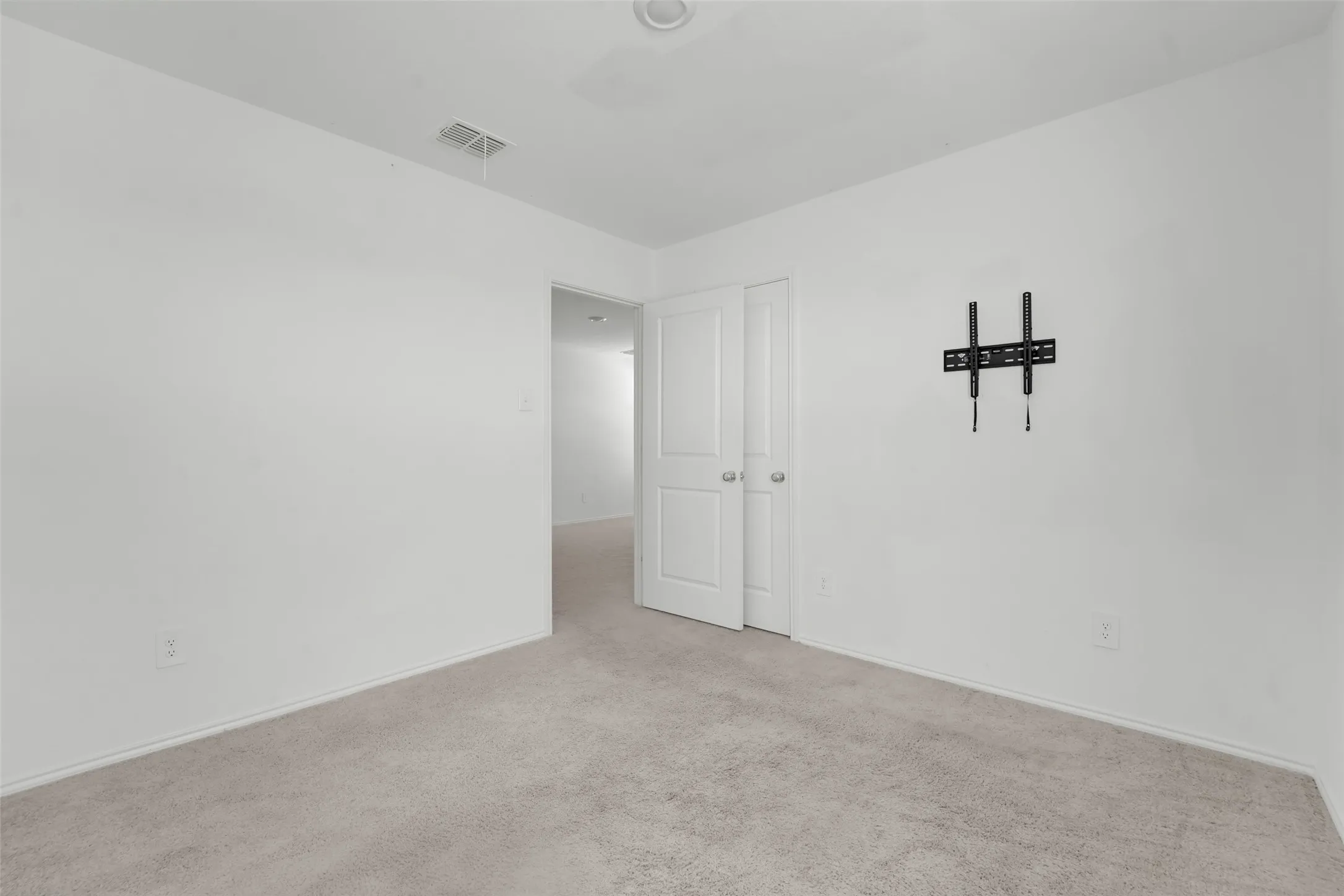 Single Family Residence For Rent in Denton County , 305 Frio Pass Trail, Fort Worth, Texas 76052, 4 Bedroom, 3 Bathroom, 2 Garage spaces, 1,916 Sqft, built in 2021, mls#21405648, Real Estate Agent in Fort Worth, Homes For Rent in Denton county, Homes For Rent in Fort Worth, Realtor in Fort Worth Texas, Real Estate Brokerage Independent Realty Texas, Luminita Cordes Realtor