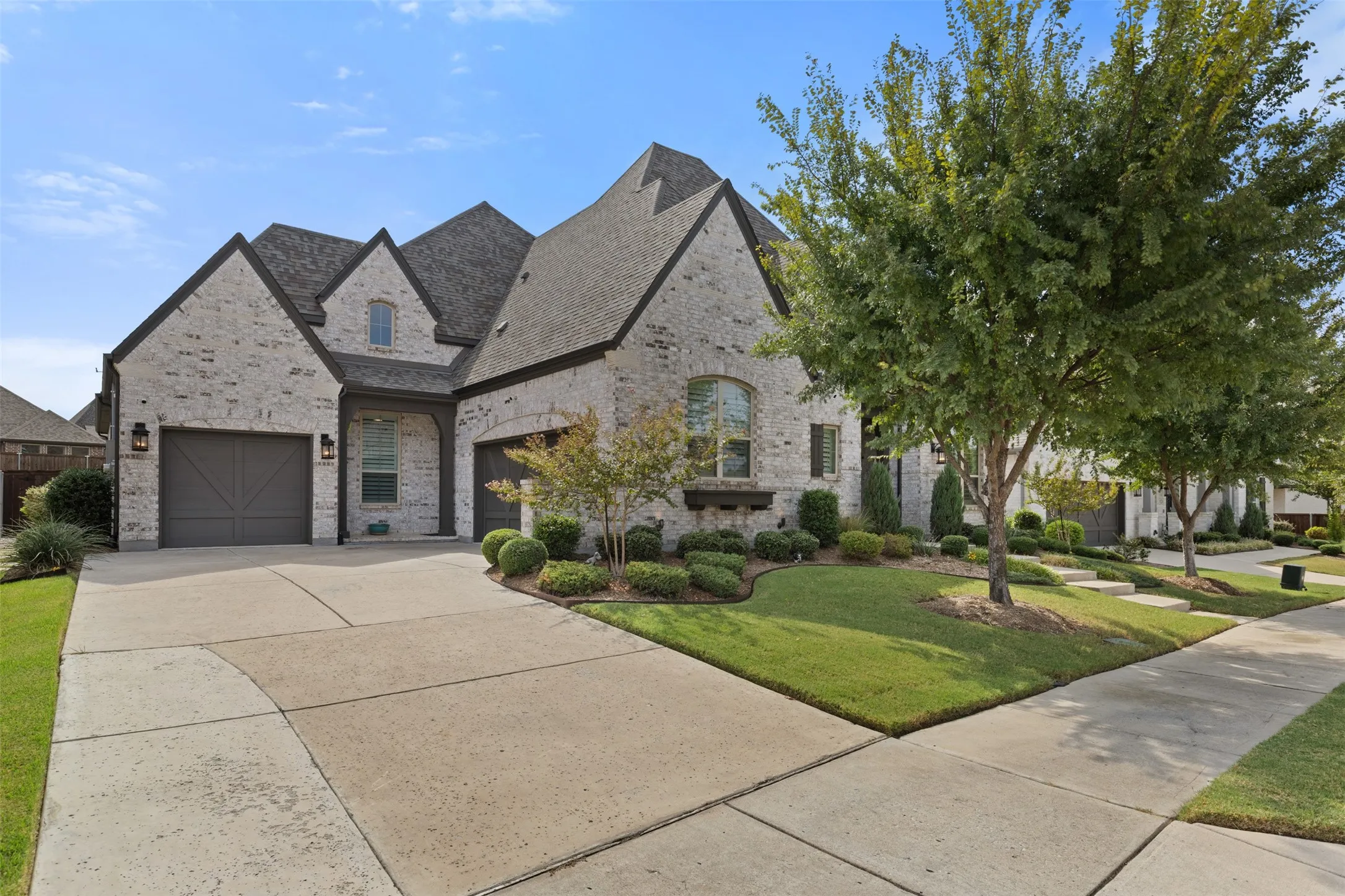 4 bedroom, 4.5 bath home on a 0.24 acre lot with 3 car garage