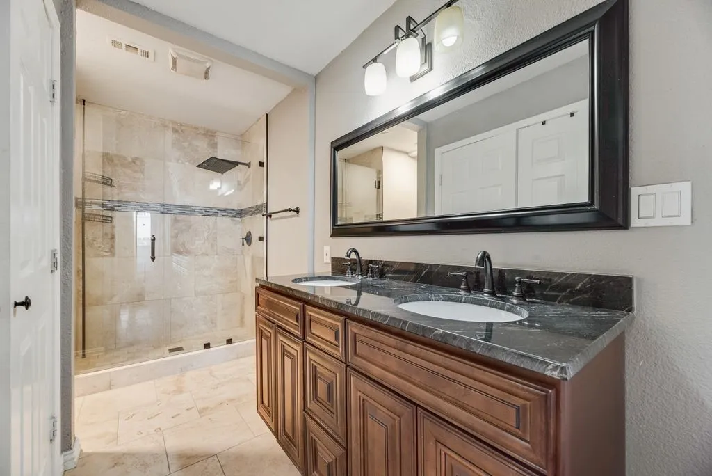 Townhouse For Sale in Denton County , 15 Oakbrook Drive, Lewisville, Texas 75057, 3 Bedroom, 3 Bathroom, 1 Garage spaces, 1,970 Sqft, built in 1985, mls#21406509, Real Estate Agent in Lewisville, Homes For Sale in Denton county, Homes For Sale in Lewisville, Realtor in Lewisville Texas, Real Estate Brokerage Independent Realty Texas, Luminita Cordes Realtor