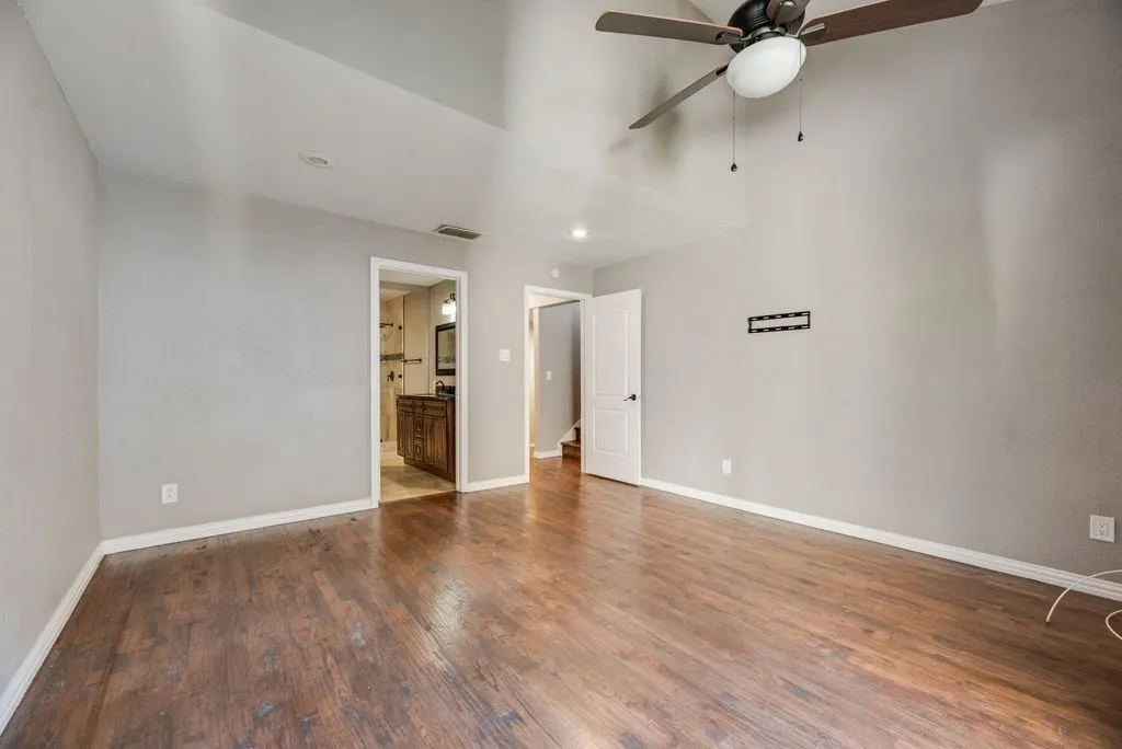 Townhouse For Sale in Denton County , 15 Oakbrook Drive, Lewisville, Texas 75057, 3 Bedroom, 3 Bathroom, 1 Garage spaces, 1,970 Sqft, built in 1985, mls#21406509, Real Estate Agent in Lewisville, Homes For Sale in Denton county, Homes For Sale in Lewisville, Realtor in Lewisville Texas, Real Estate Brokerage Independent Realty Texas, Luminita Cordes Realtor