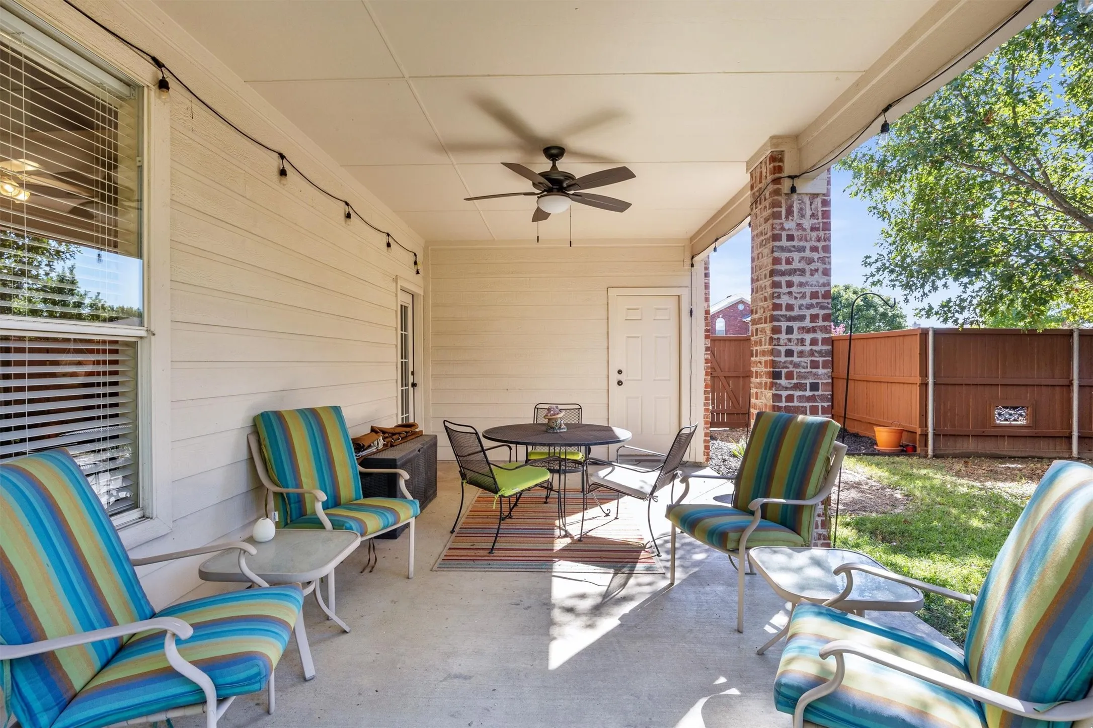 Single Family Residence For Sale in Collin County , 419 Lakefield Drive, Murphy, Texas 75094, 5 Bedroom, 3 Bathroom, 2 Garage spaces, 2,949 Sqft, built in 2000, mls#21405570, Real Estate Agent in Murphy, Homes For Sale in Collin county, Homes For Sale in Murphy, Realtor in Murphy Texas, Real Estate Brokerage Independent Realty Texas, Luminita Cordes Realtor