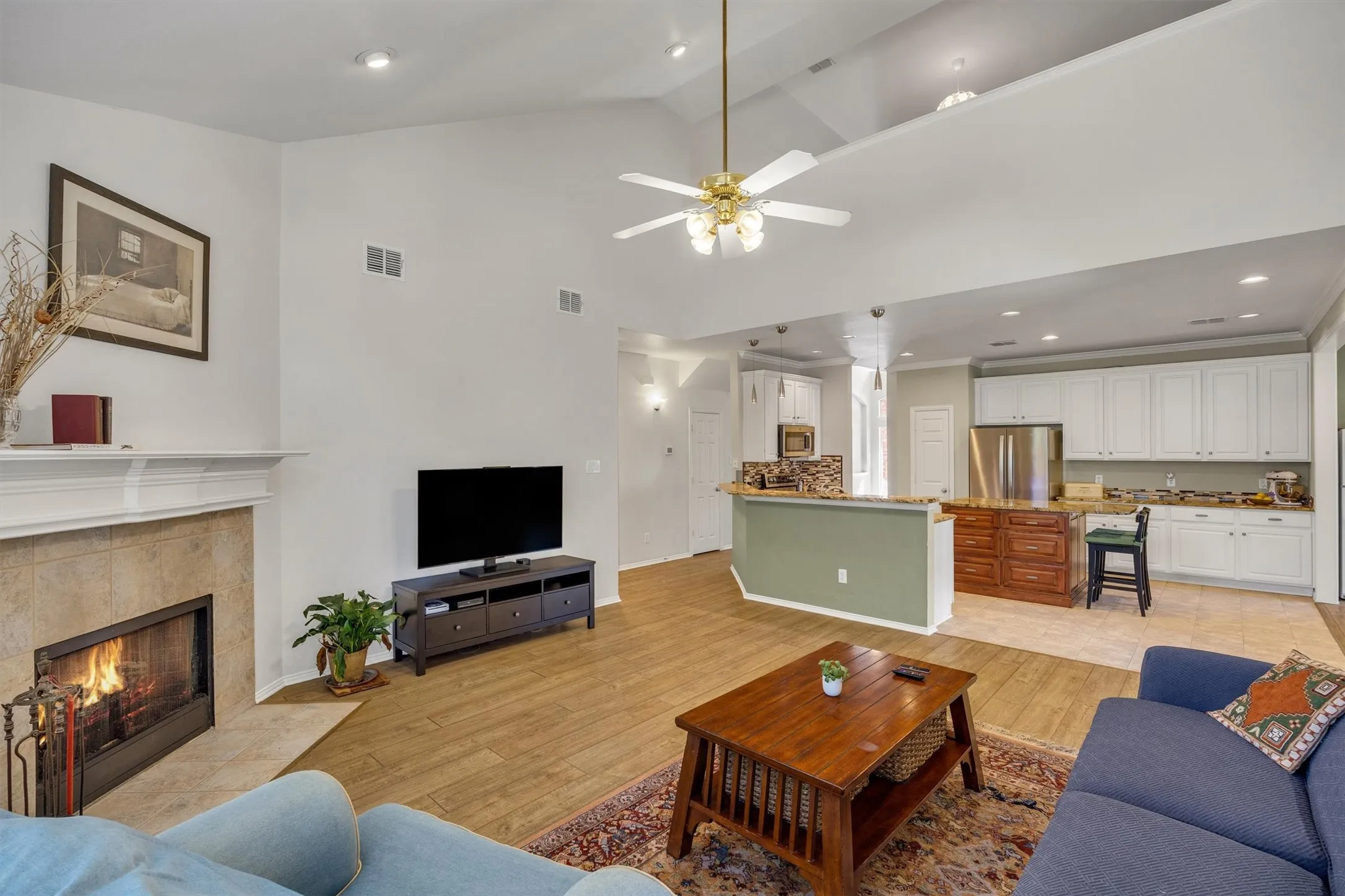 Single Family Residence For Sale in Collin County , 419 Lakefield Drive, Murphy, Texas 75094, 5 Bedroom, 3 Bathroom, 2 Garage spaces, 2,949 Sqft, built in 2000, mls#21405570, Real Estate Agent in Murphy, Homes For Sale in Collin county, Homes For Sale in Murphy, Realtor in Murphy Texas, Real Estate Brokerage Independent Realty Texas, Luminita Cordes Realtor
