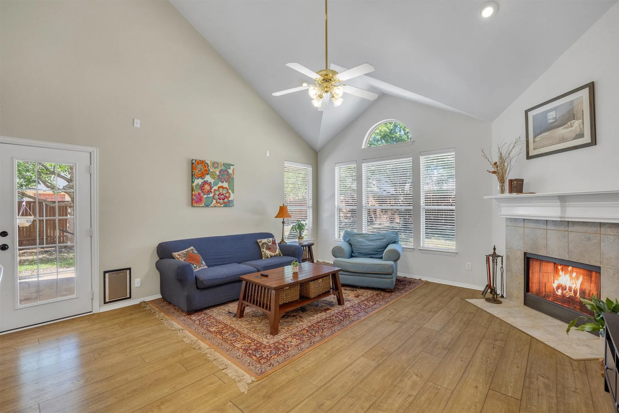 Single Family Residence For Sale in Collin County , 419 Lakefield Drive, Murphy, Texas 75094, 5 Bedroom, 3 Bathroom, 2 Garage spaces, 2,949 Sqft, built in 2000, mls#21405570, Real Estate Agent in Murphy, Homes For Sale in Collin county, Homes For Sale in Murphy, Realtor in Murphy Texas, Real Estate Brokerage Independent Realty Texas, Luminita Cordes Realtor