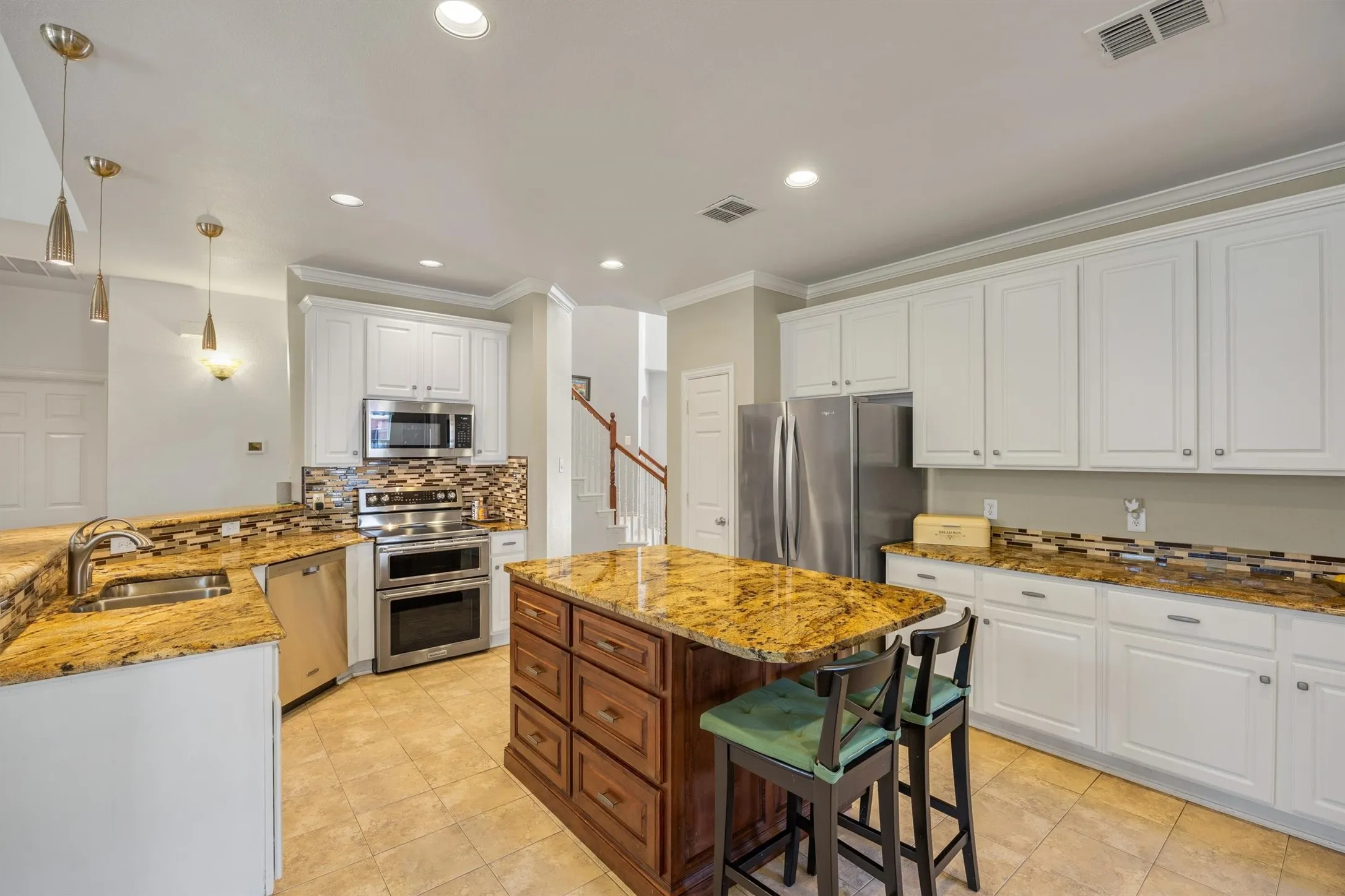 Single Family Residence For Sale in Collin County , 419 Lakefield Drive, Murphy, Texas 75094, 5 Bedroom, 3 Bathroom, 2 Garage spaces, 2,949 Sqft, built in 2000, mls#21405570, Real Estate Agent in Murphy, Homes For Sale in Collin county, Homes For Sale in Murphy, Realtor in Murphy Texas, Real Estate Brokerage Independent Realty Texas, Luminita Cordes Realtor