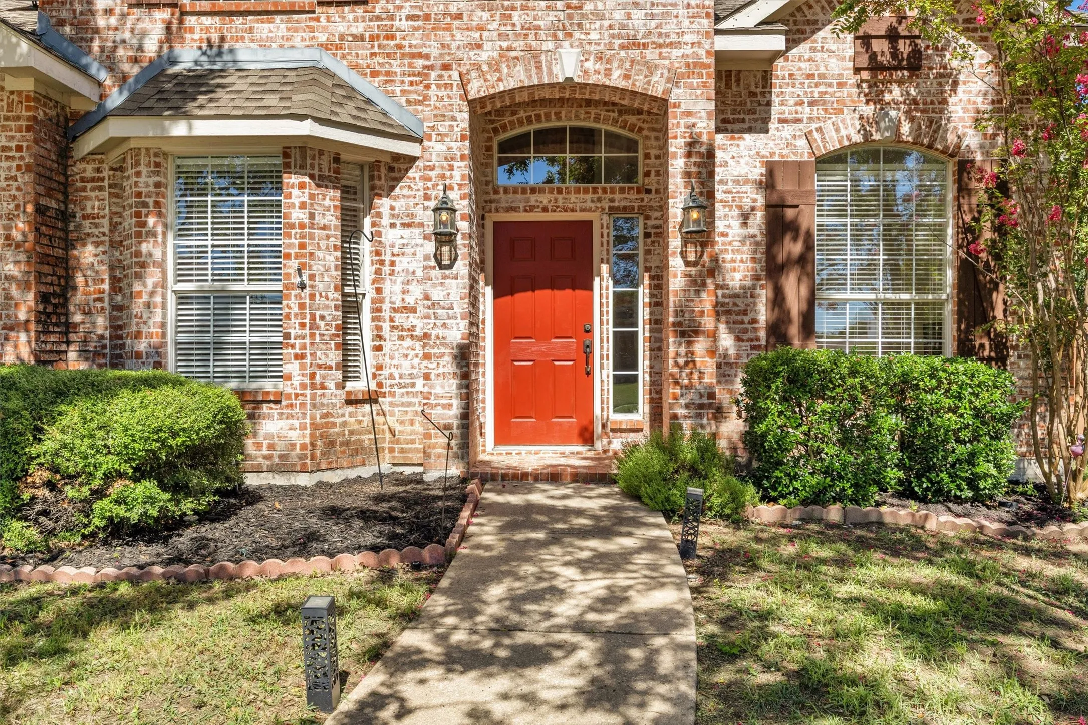Single Family Residence For Sale in Collin County , 419 Lakefield Drive, Murphy, Texas 75094, 5 Bedroom, 3 Bathroom, 2 Garage spaces, 2,949 Sqft, built in 2000, mls#21405570, Real Estate Agent in Murphy, Homes For Sale in Collin county, Homes For Sale in Murphy, Realtor in Murphy Texas, Real Estate Brokerage Independent Realty Texas, Luminita Cordes Realtor