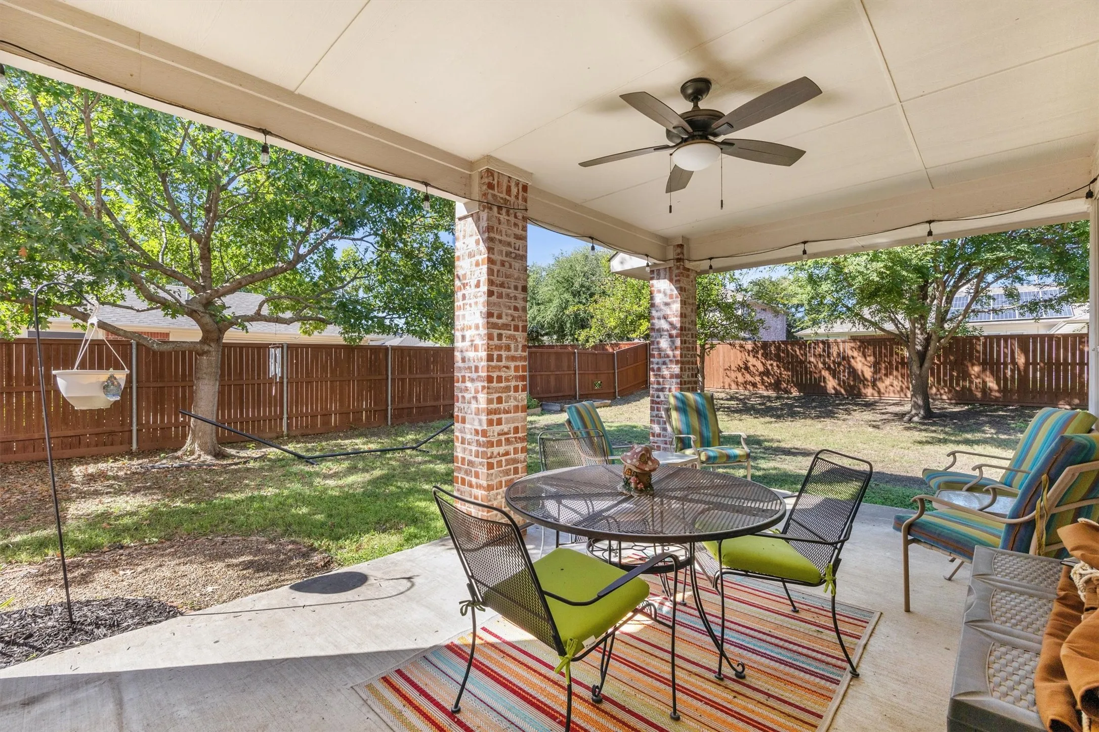 Single Family Residence For Sale in Collin County , 419 Lakefield Drive, Murphy, Texas 75094, 5 Bedroom, 3 Bathroom, 2 Garage spaces, 2,949 Sqft, built in 2000, mls#21405570, Real Estate Agent in Murphy, Homes For Sale in Collin county, Homes For Sale in Murphy, Realtor in Murphy Texas, Real Estate Brokerage Independent Realty Texas, Luminita Cordes Realtor