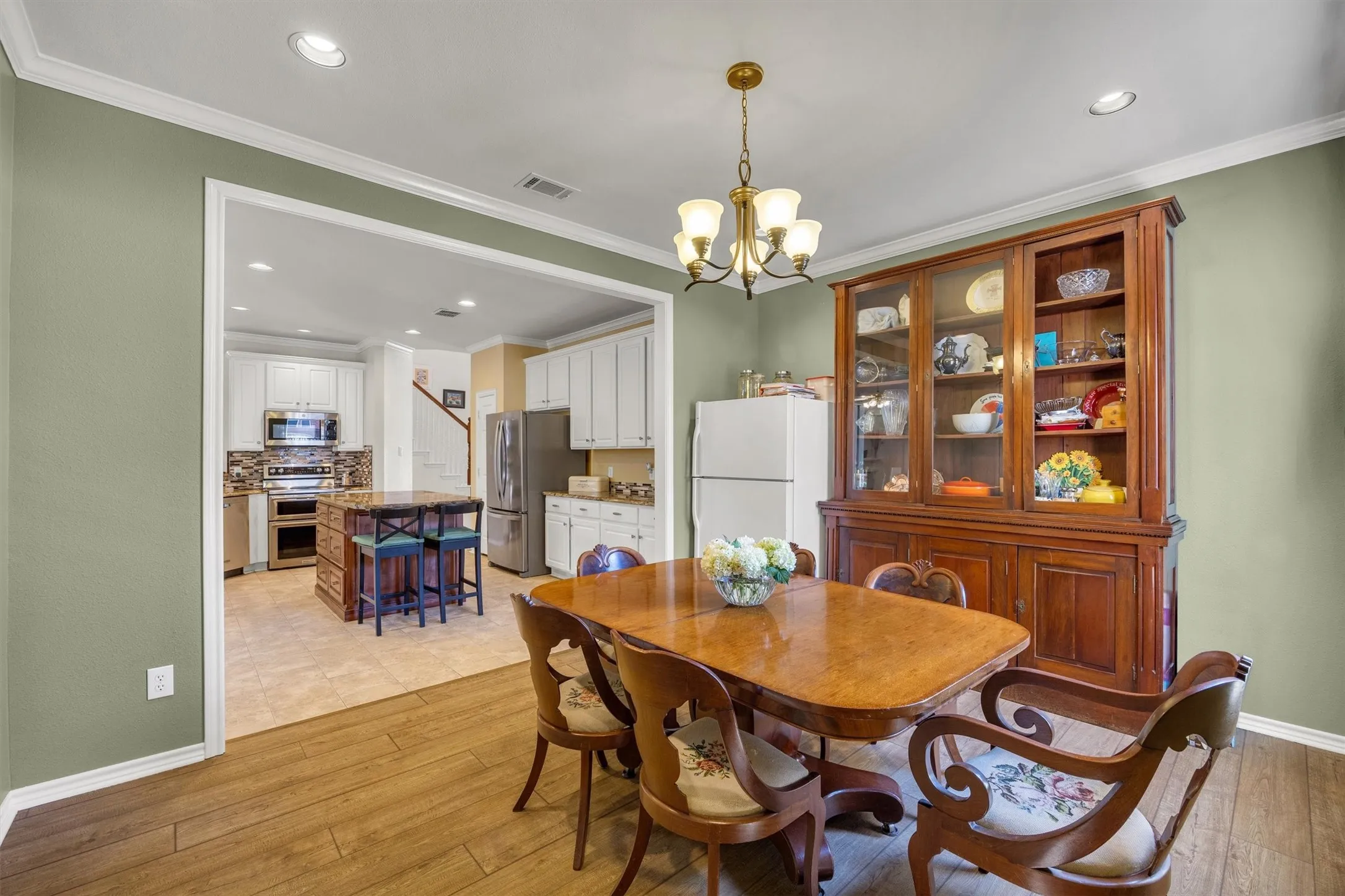 Single Family Residence For Sale in Collin County , 419 Lakefield Drive, Murphy, Texas 75094, 5 Bedroom, 3 Bathroom, 2 Garage spaces, 2,949 Sqft, built in 2000, mls#21405570, Real Estate Agent in Murphy, Homes For Sale in Collin county, Homes For Sale in Murphy, Realtor in Murphy Texas, Real Estate Brokerage Independent Realty Texas, Luminita Cordes Realtor