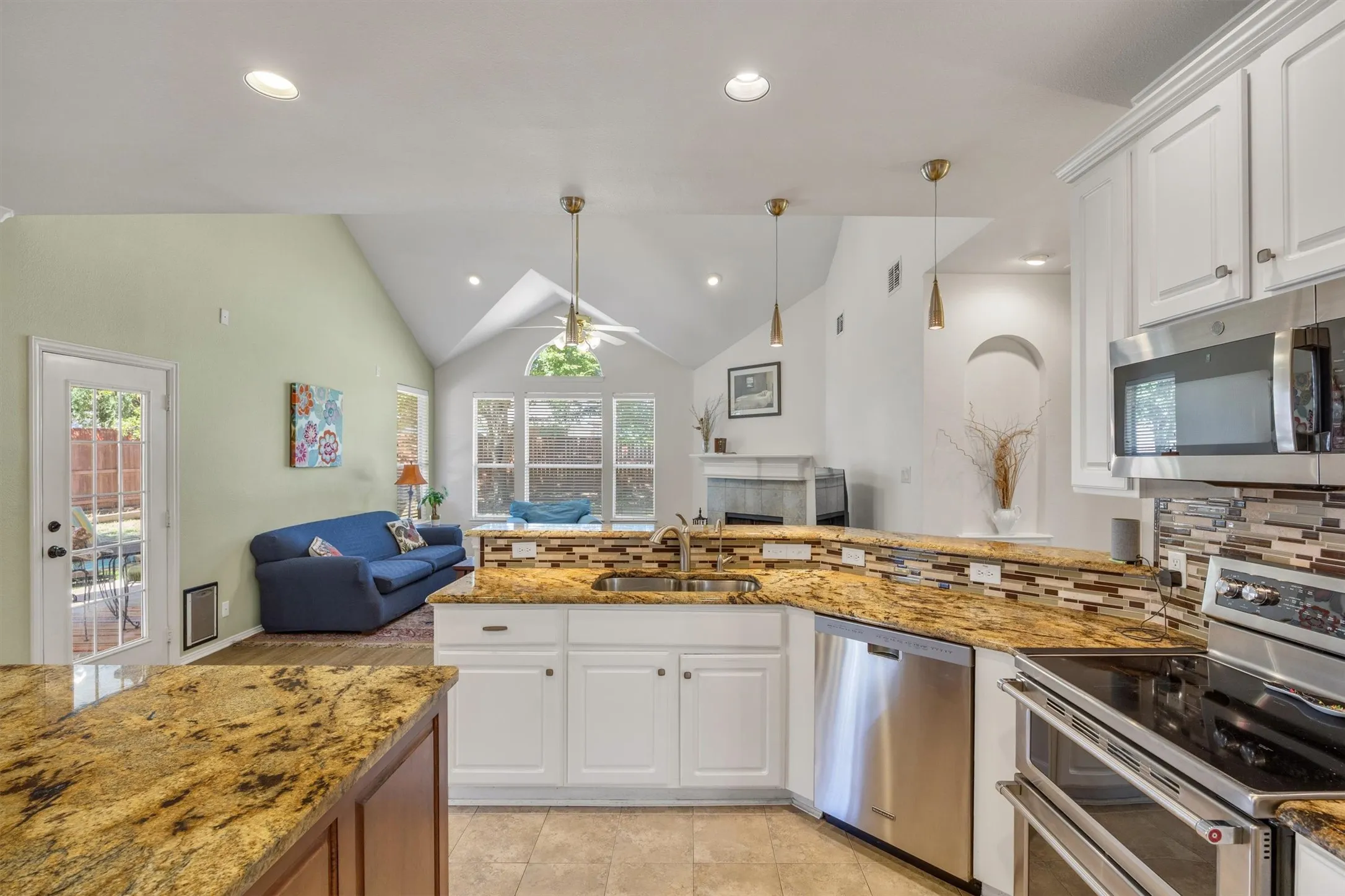 Single Family Residence For Sale in Collin County , 419 Lakefield Drive, Murphy, Texas 75094, 5 Bedroom, 3 Bathroom, 2 Garage spaces, 2,949 Sqft, built in 2000, mls#21405570, Real Estate Agent in Murphy, Homes For Sale in Collin county, Homes For Sale in Murphy, Realtor in Murphy Texas, Real Estate Brokerage Independent Realty Texas, Luminita Cordes Realtor