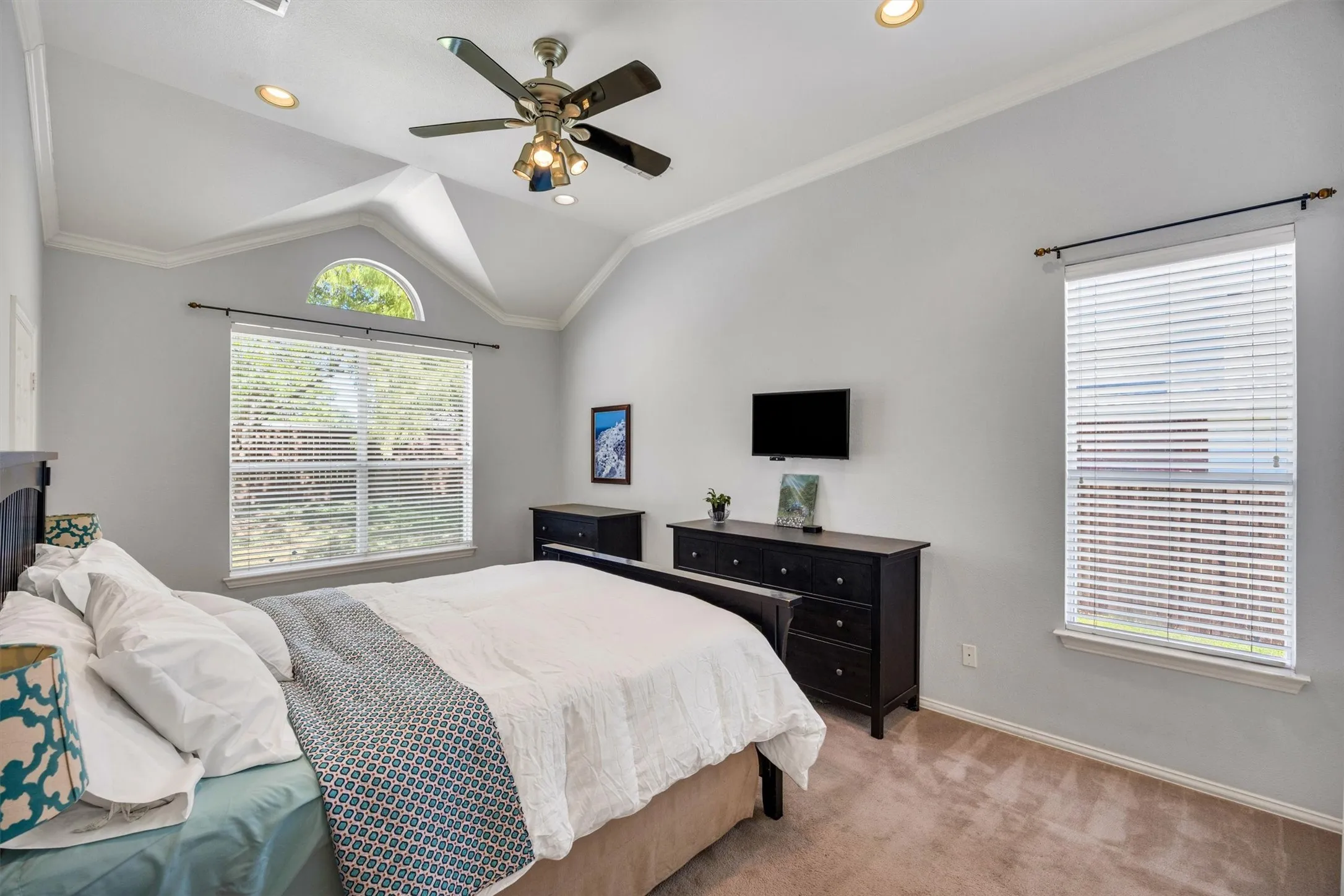 Single Family Residence For Sale in Collin County , 419 Lakefield Drive, Murphy, Texas 75094, 5 Bedroom, 3 Bathroom, 2 Garage spaces, 2,949 Sqft, built in 2000, mls#21405570, Real Estate Agent in Murphy, Homes For Sale in Collin county, Homes For Sale in Murphy, Realtor in Murphy Texas, Real Estate Brokerage Independent Realty Texas, Luminita Cordes Realtor