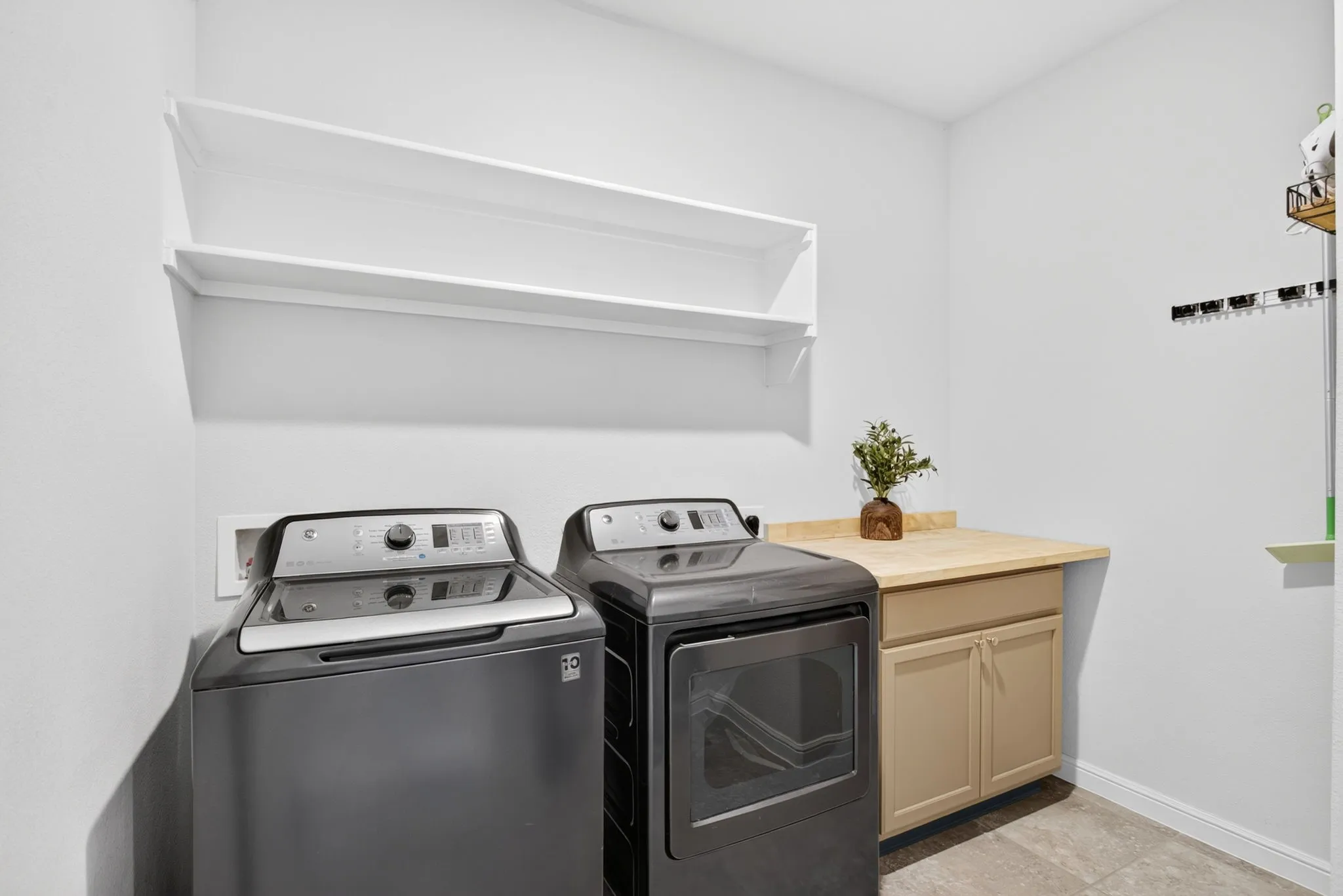 Single Family Residence For Sale in Tarrant County , 1121 Lakin Road, Fort Worth, Texas 76177, 4 Bedroom, 2 Bathroom, 2 Garage spaces, 2,022 Sqft, built in 2018, mls#21406515, Real Estate Agent in Fort Worth, Homes For Sale in Tarrant county, Homes For Sale in Fort Worth, Realtor in Fort Worth Texas, Real Estate Brokerage Independent Realty Texas, Luminita Cordes Realtor