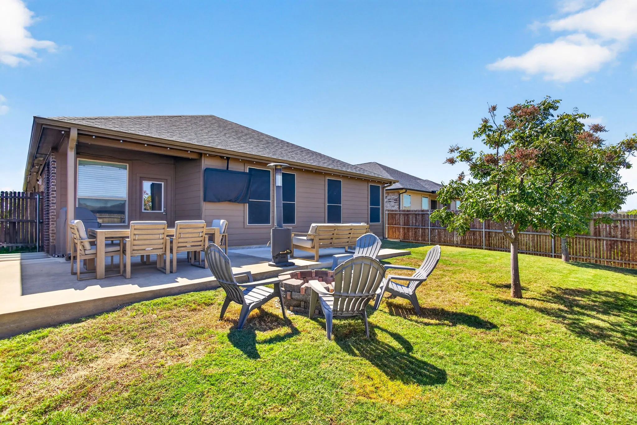 Single Family Residence For Sale in Tarrant County , 1121 Lakin Road, Fort Worth, Texas 76177, 4 Bedroom, 2 Bathroom, 2 Garage spaces, 2,022 Sqft, built in 2018, mls#21406515, Real Estate Agent in Fort Worth, Homes For Sale in Tarrant county, Homes For Sale in Fort Worth, Realtor in Fort Worth Texas, Real Estate Brokerage Independent Realty Texas, Luminita Cordes Realtor