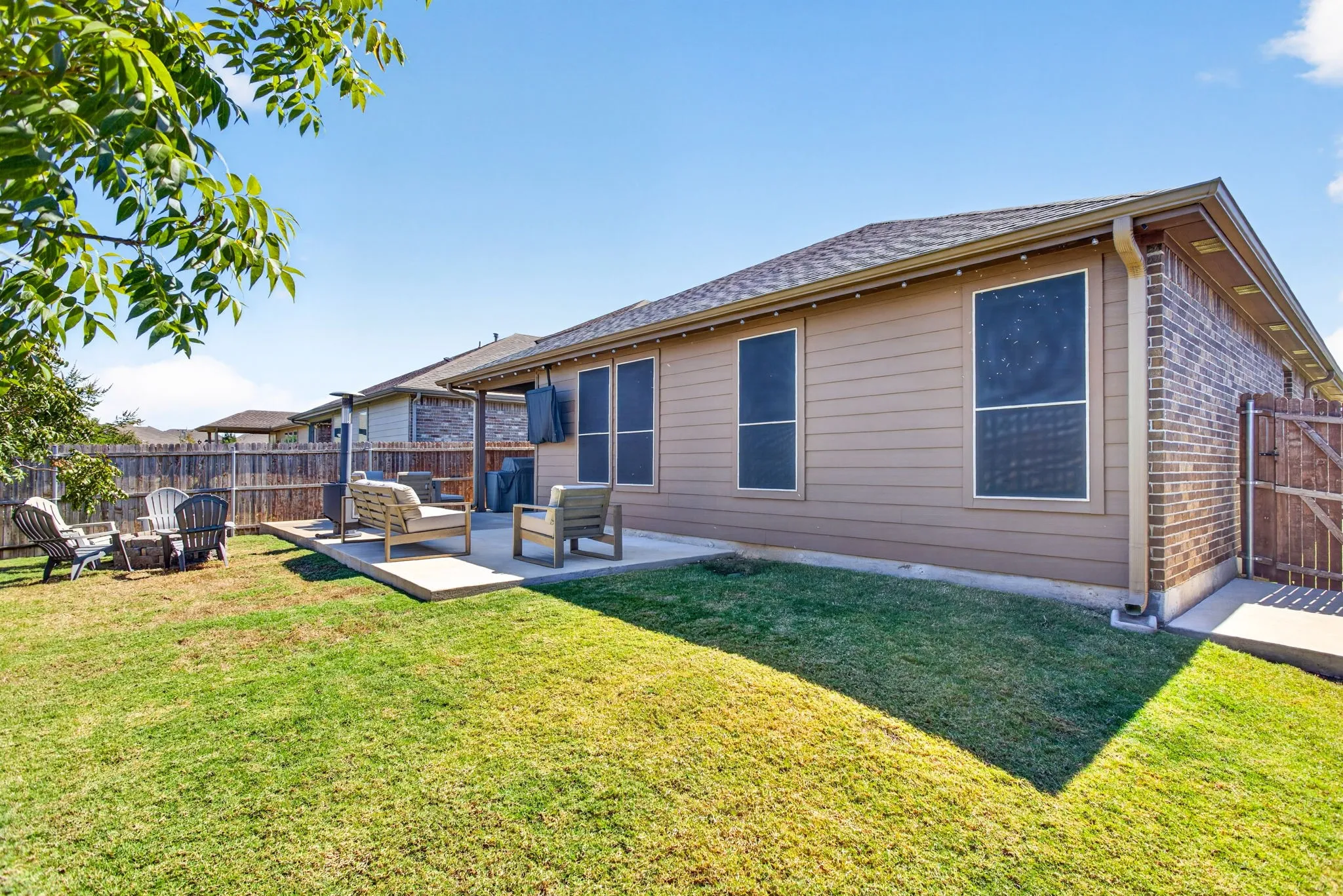 Single Family Residence For Sale in Tarrant County , 1121 Lakin Road, Fort Worth, Texas 76177, 4 Bedroom, 2 Bathroom, 2 Garage spaces, 2,022 Sqft, built in 2018, mls#21406515, Real Estate Agent in Fort Worth, Homes For Sale in Tarrant county, Homes For Sale in Fort Worth, Realtor in Fort Worth Texas, Real Estate Brokerage Independent Realty Texas, Luminita Cordes Realtor