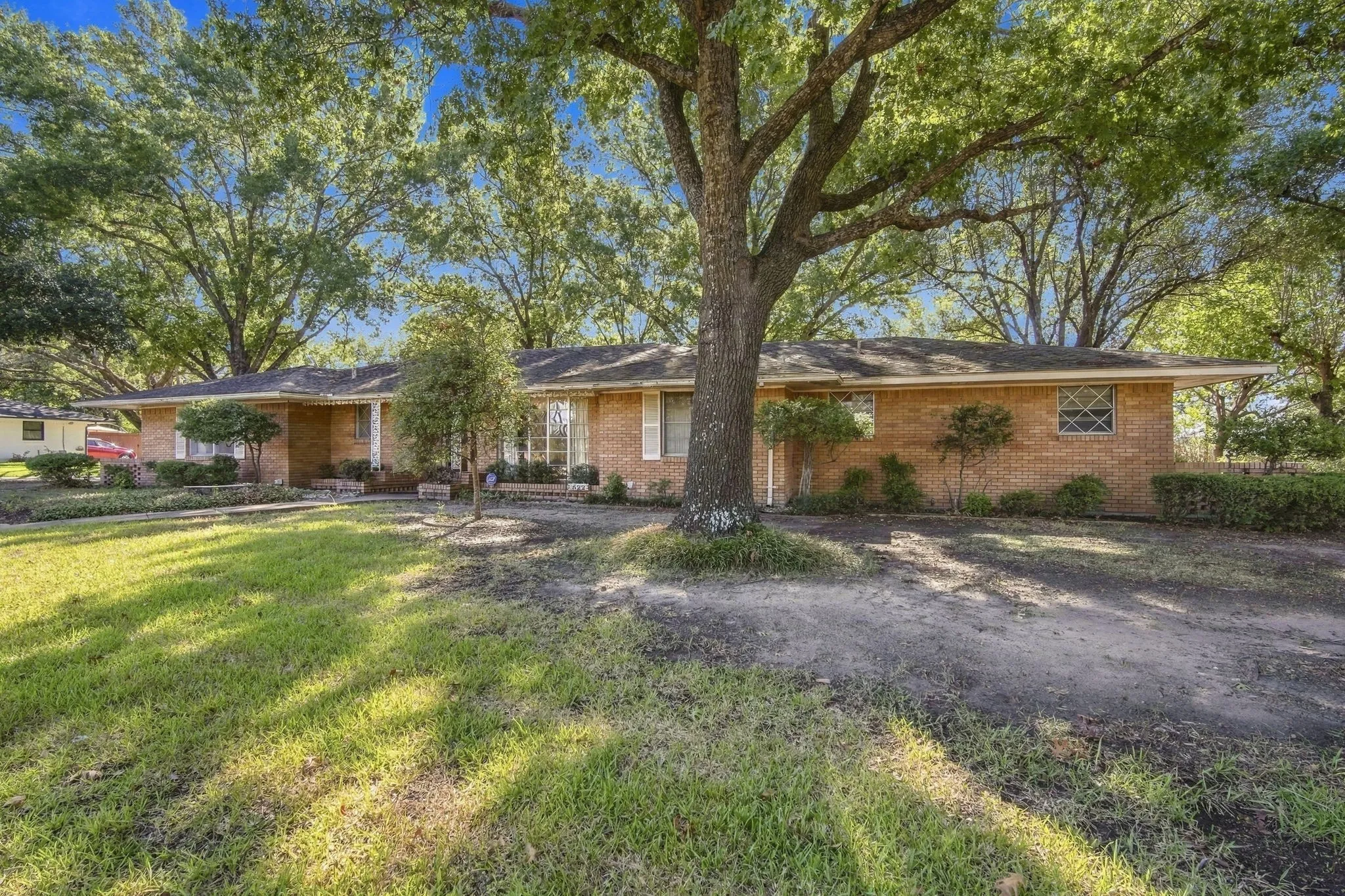 Single Family Residence For Sale in Ellis County , 522 Old Telico Road, Ennis, Texas 75119, 3 Bedroom, 2 Bathroom, 2 Garage spaces, 1,924 Sqft, built in 1962, mls#21406545, Real Estate Agent in Ennis, Homes For Sale in Ellis county, Homes For Sale in Ennis, Realtor in Ennis Texas, Real Estate Brokerage Independent Realty Texas, Luminita Cordes Realtor