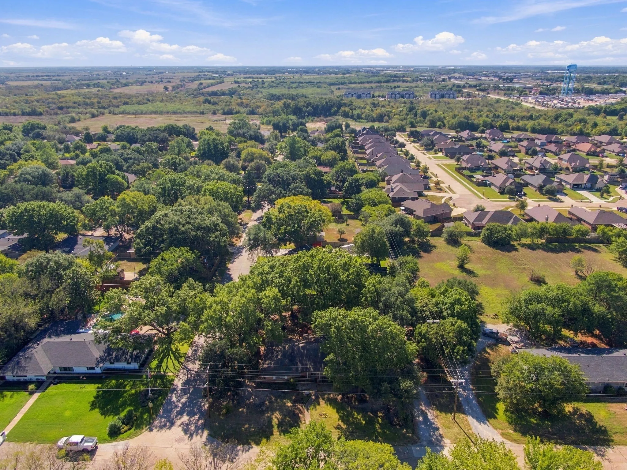 Single Family Residence For Sale in Ellis County , 522 Old Telico Road, Ennis, Texas 75119, 3 Bedroom, 2 Bathroom, 2 Garage spaces, 1,924 Sqft, built in 1962, mls#21406545, Real Estate Agent in Ennis, Homes For Sale in Ellis county, Homes For Sale in Ennis, Realtor in Ennis Texas, Real Estate Brokerage Independent Realty Texas, Luminita Cordes Realtor