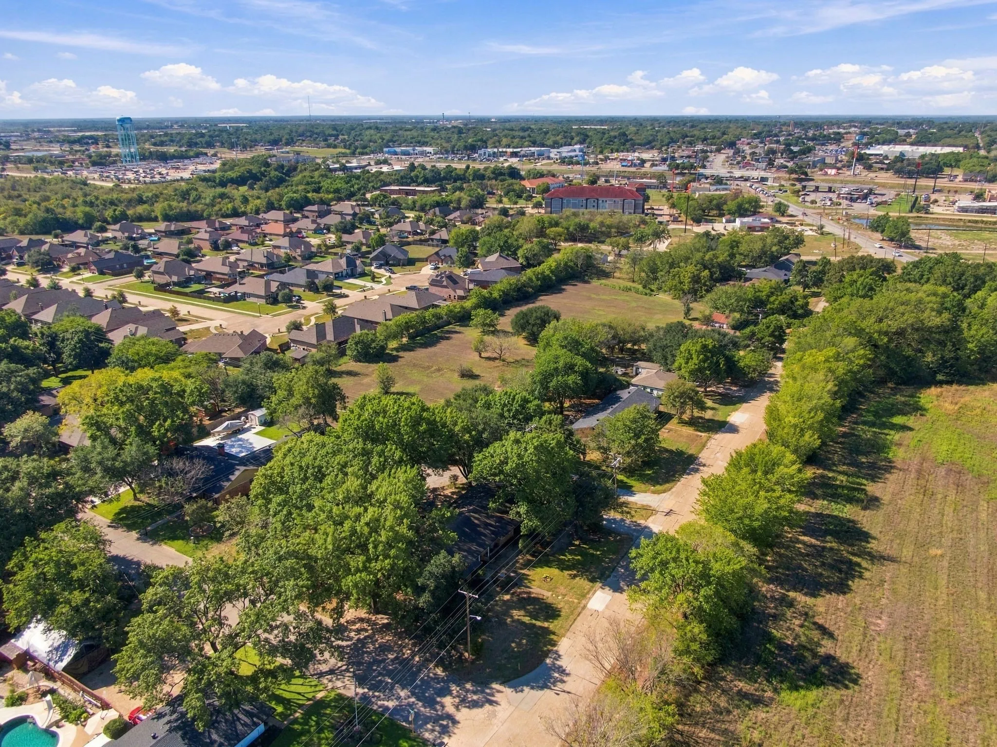 Single Family Residence For Sale in Ellis County , 522 Old Telico Road, Ennis, Texas 75119, 3 Bedroom, 2 Bathroom, 2 Garage spaces, 1,924 Sqft, built in 1962, mls#21406545, Real Estate Agent in Ennis, Homes For Sale in Ellis county, Homes For Sale in Ennis, Realtor in Ennis Texas, Real Estate Brokerage Independent Realty Texas, Luminita Cordes Realtor