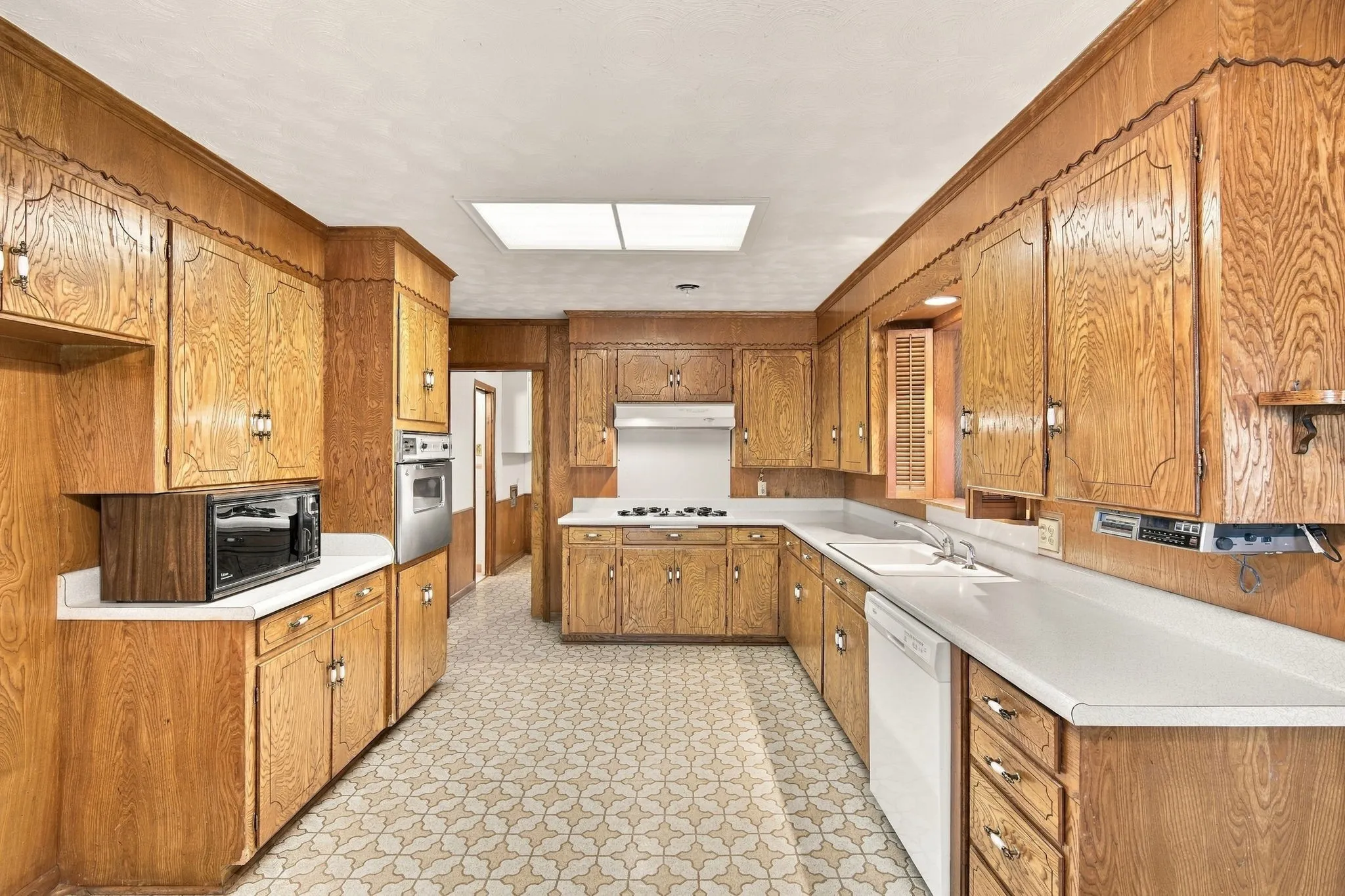 Single Family Residence For Sale in Ellis County , 522 Old Telico Road, Ennis, Texas 75119, 3 Bedroom, 2 Bathroom, 2 Garage spaces, 1,924 Sqft, built in 1962, mls#21406545, Real Estate Agent in Ennis, Homes For Sale in Ellis county, Homes For Sale in Ennis, Realtor in Ennis Texas, Real Estate Brokerage Independent Realty Texas, Luminita Cordes Realtor