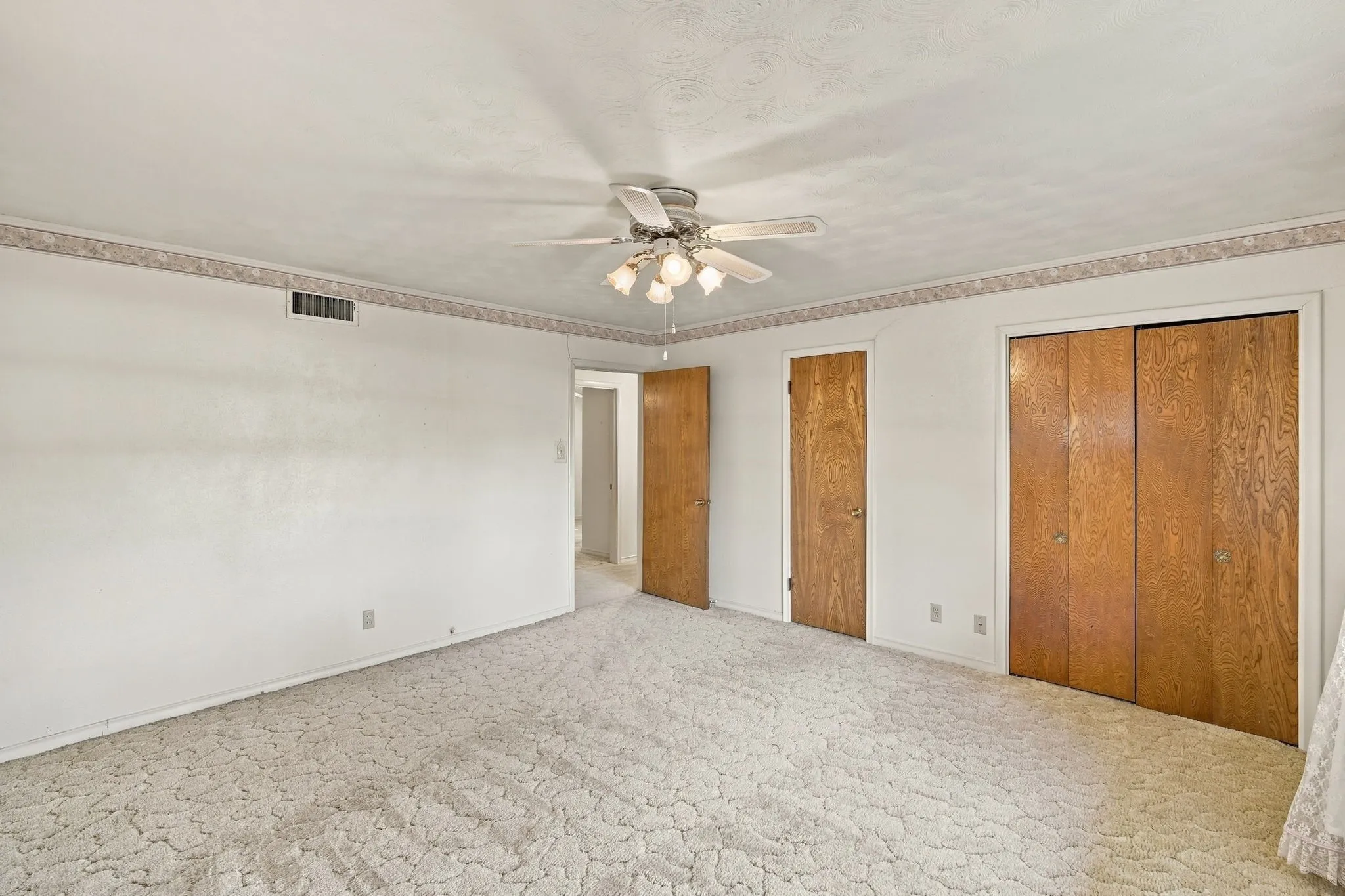 Single Family Residence For Sale in Ellis County , 522 Old Telico Road, Ennis, Texas 75119, 3 Bedroom, 2 Bathroom, 2 Garage spaces, 1,924 Sqft, built in 1962, mls#21406545, Real Estate Agent in Ennis, Homes For Sale in Ellis county, Homes For Sale in Ennis, Realtor in Ennis Texas, Real Estate Brokerage Independent Realty Texas, Luminita Cordes Realtor