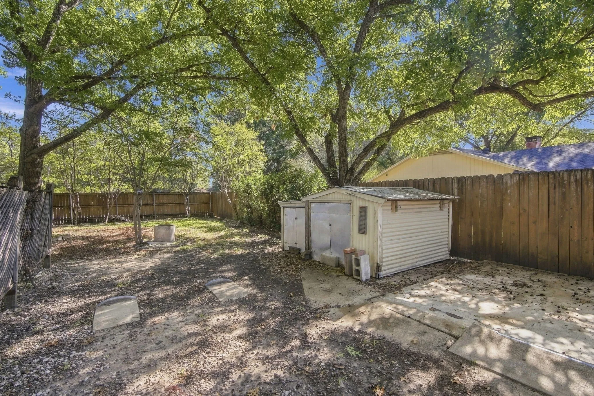 Single Family Residence For Sale in Ellis County , 522 Old Telico Road, Ennis, Texas 75119, 3 Bedroom, 2 Bathroom, 2 Garage spaces, 1,924 Sqft, built in 1962, mls#21406545, Real Estate Agent in Ennis, Homes For Sale in Ellis county, Homes For Sale in Ennis, Realtor in Ennis Texas, Real Estate Brokerage Independent Realty Texas, Luminita Cordes Realtor