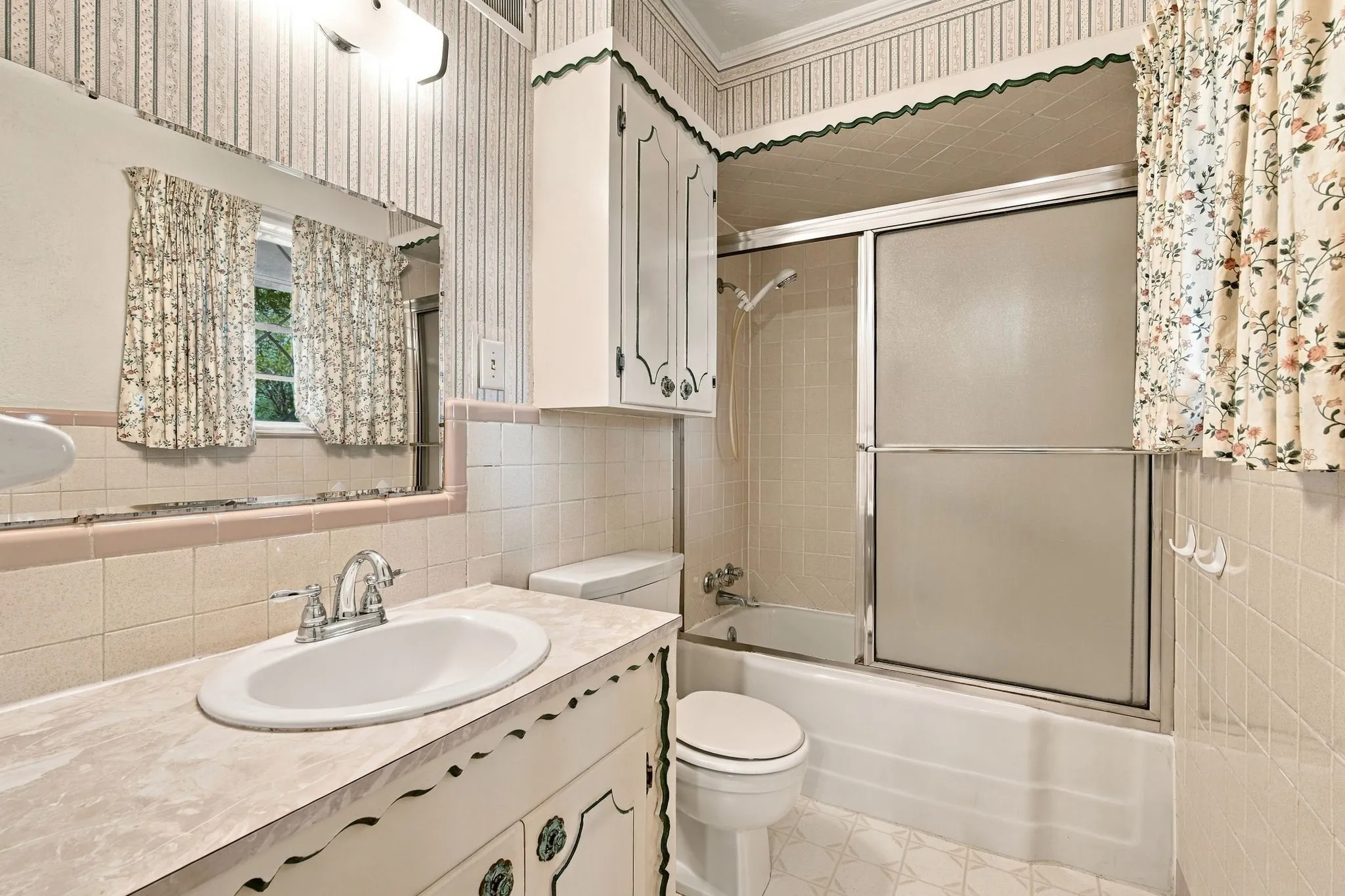 Single Family Residence For Sale in Ellis County , 522 Old Telico Road, Ennis, Texas 75119, 3 Bedroom, 2 Bathroom, 2 Garage spaces, 1,924 Sqft, built in 1962, mls#21406545, Real Estate Agent in Ennis, Homes For Sale in Ellis county, Homes For Sale in Ennis, Realtor in Ennis Texas, Real Estate Brokerage Independent Realty Texas, Luminita Cordes Realtor