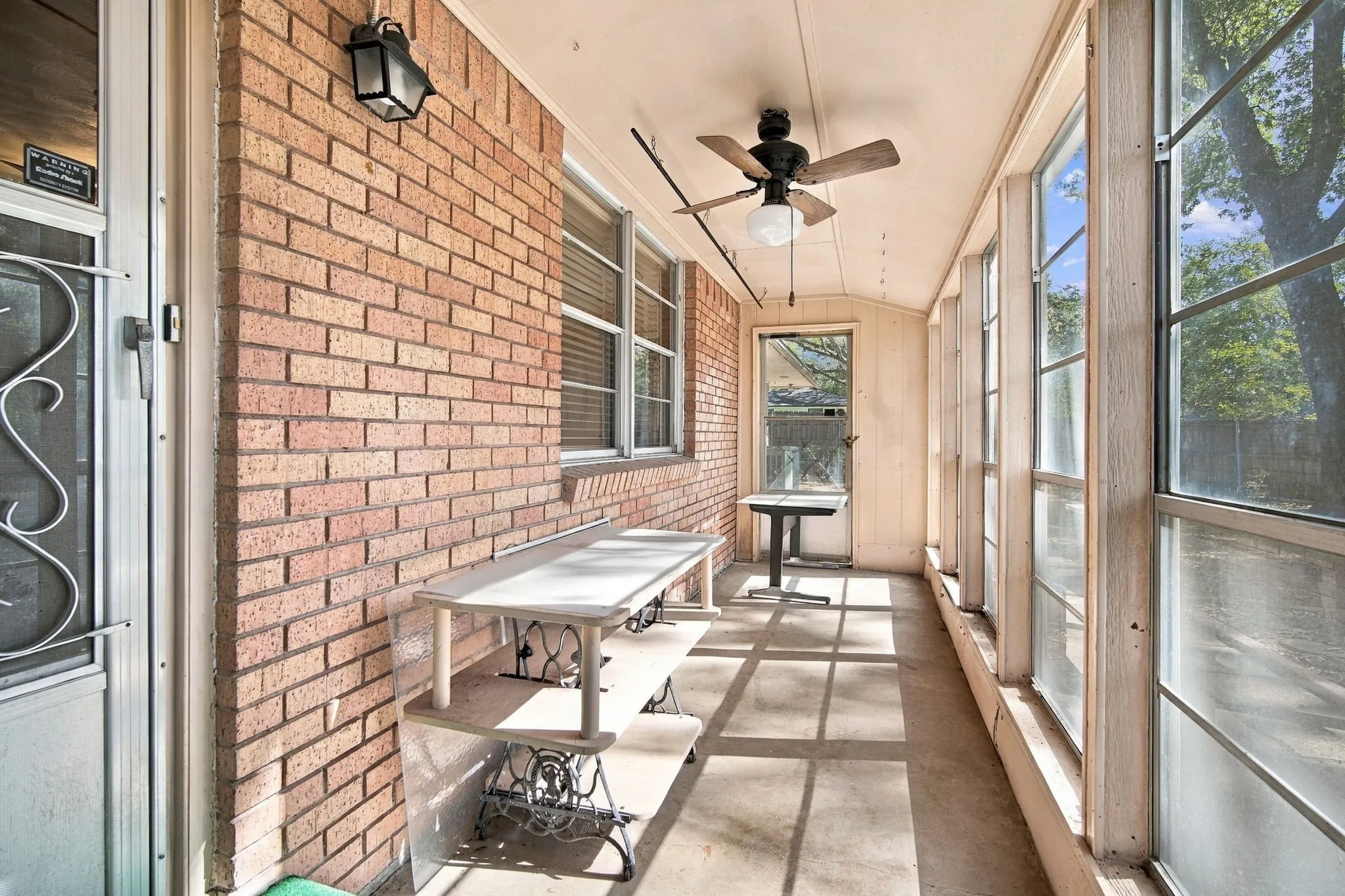 Single Family Residence For Sale in Ellis County , 522 Old Telico Road, Ennis, Texas 75119, 3 Bedroom, 2 Bathroom, 2 Garage spaces, 1,924 Sqft, built in 1962, mls#21406545, Real Estate Agent in Ennis, Homes For Sale in Ellis county, Homes For Sale in Ennis, Realtor in Ennis Texas, Real Estate Brokerage Independent Realty Texas, Luminita Cordes Realtor