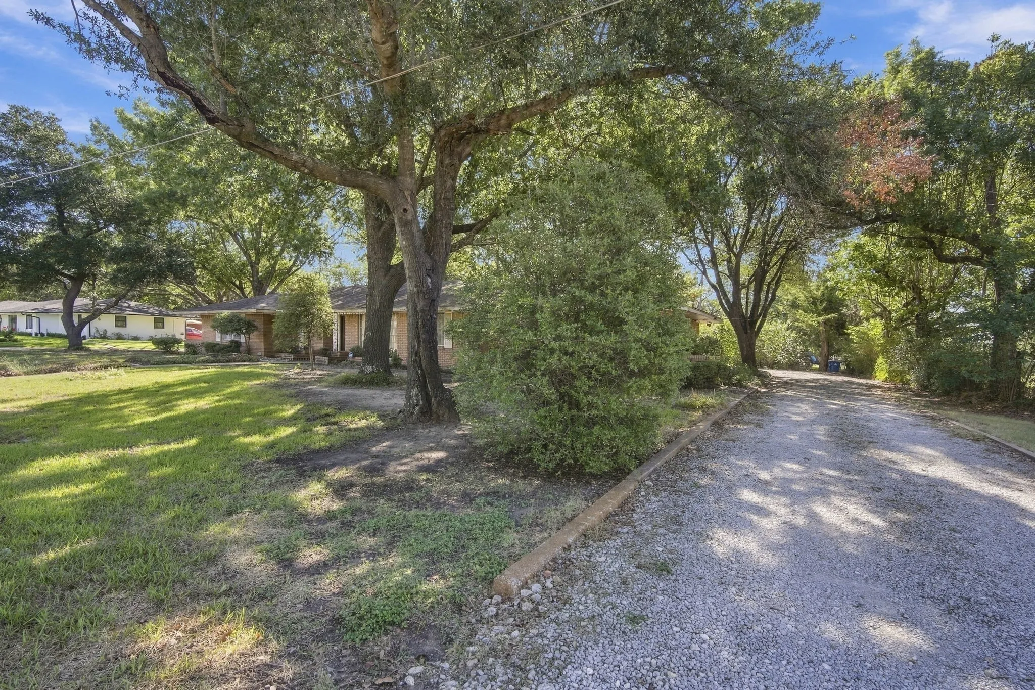 Single Family Residence For Sale in Ellis County , 522 Old Telico Road, Ennis, Texas 75119, 3 Bedroom, 2 Bathroom, 2 Garage spaces, 1,924 Sqft, built in 1962, mls#21406545, Real Estate Agent in Ennis, Homes For Sale in Ellis county, Homes For Sale in Ennis, Realtor in Ennis Texas, Real Estate Brokerage Independent Realty Texas, Luminita Cordes Realtor