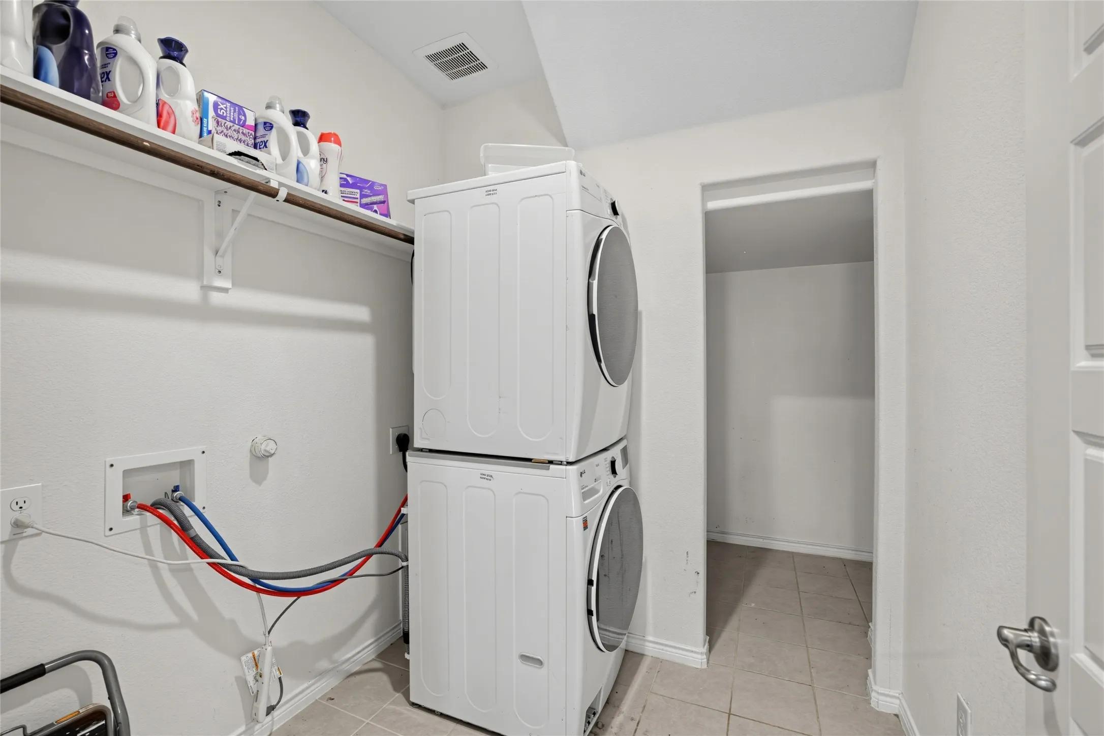 Single Family Residence For Sale in Rockwall County , 302 Cliffmere Drive, Fate, Texas 75087, 4 Bedroom, 3 Bathroom, 2 Garage spaces, 2,349 Sqft, built in 2022, mls#21406458, Real Estate Agent in Fate, Homes For Sale in Rockwall county, Homes For Sale in Fate, Realtor in Fate Texas, Real Estate Brokerage Independent Realty Texas, Luminita Cordes Realtor