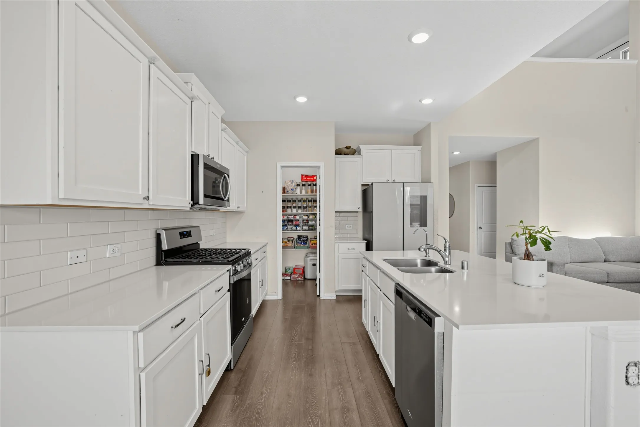 Single Family Residence For Sale in Rockwall County , 302 Cliffmere Drive, Fate, Texas 75087, 4 Bedroom, 3 Bathroom, 2 Garage spaces, 2,349 Sqft, built in 2022, mls#21406458, Real Estate Agent in Fate, Homes For Sale in Rockwall county, Homes For Sale in Fate, Realtor in Fate Texas, Real Estate Brokerage Independent Realty Texas, Luminita Cordes Realtor