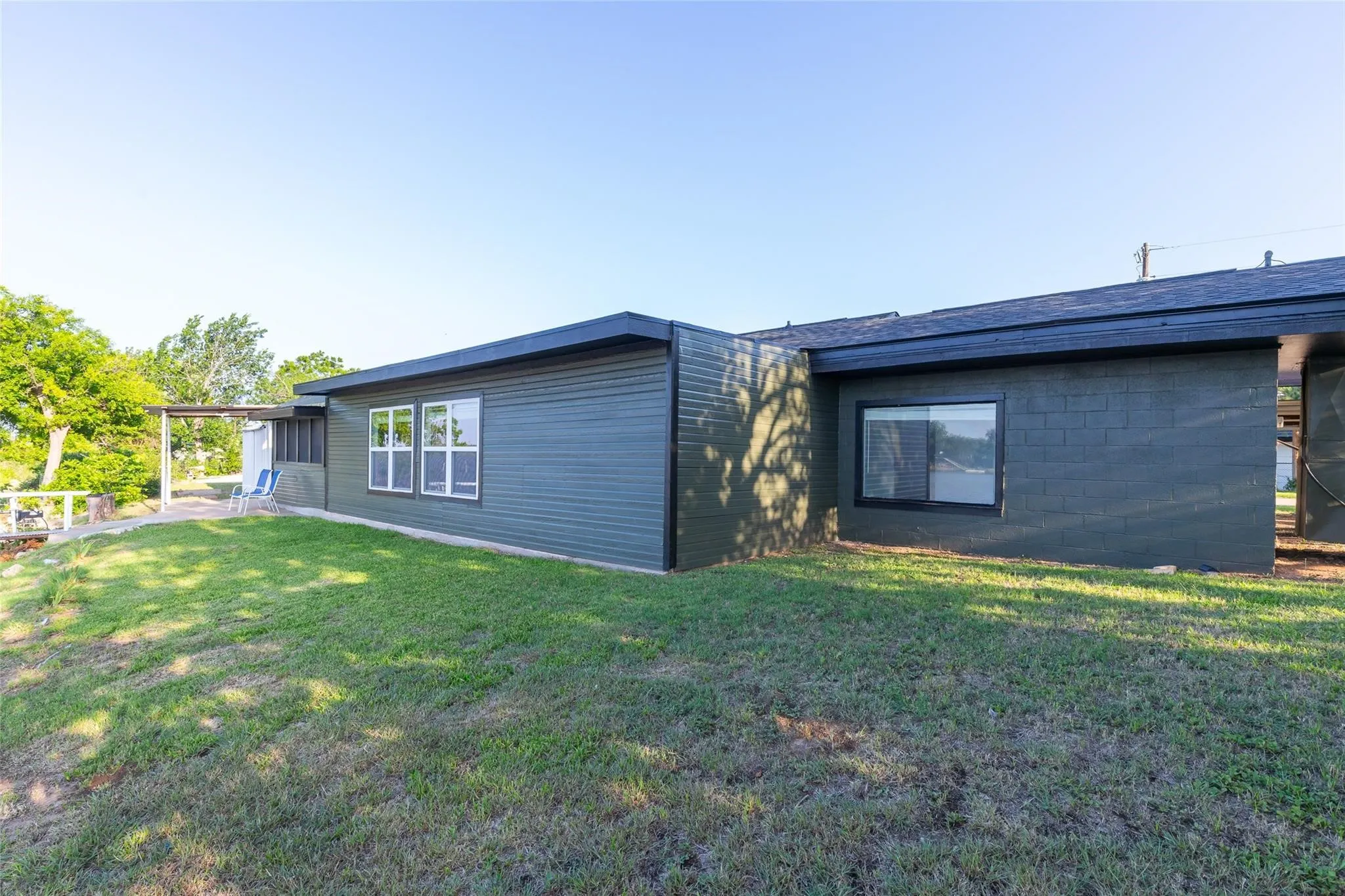 Single Family Residence For Rent in Jones County , 236 War Paint Road, Abilene, Texas 79601, 2 Bedroom, 1 Bathroom, Garage spaces, 984 Sqft, built in 1950, mls#21407247, Real Estate Agent in Abilene, Homes For Rent in Jones county, Homes For Rent in Abilene, Realtor in Abilene Texas, Real Estate Brokerage Independent Realty Texas, Luminita Cordes Realtor