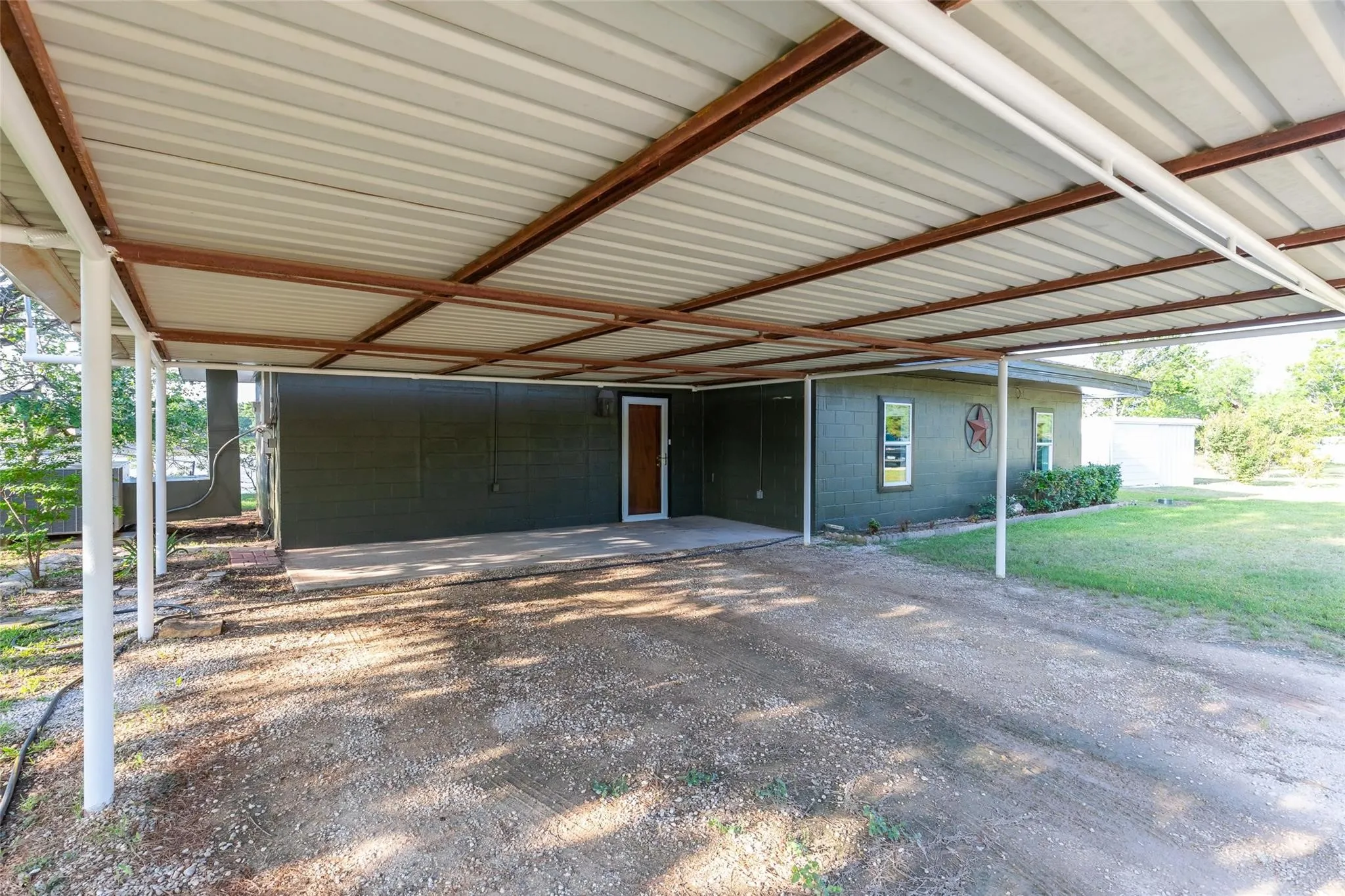 Single Family Residence For Rent in Jones County , 236 War Paint Road, Abilene, Texas 79601, 2 Bedroom, 1 Bathroom, Garage spaces, 984 Sqft, built in 1950, mls#21407247, Real Estate Agent in Abilene, Homes For Rent in Jones county, Homes For Rent in Abilene, Realtor in Abilene Texas, Real Estate Brokerage Independent Realty Texas, Luminita Cordes Realtor