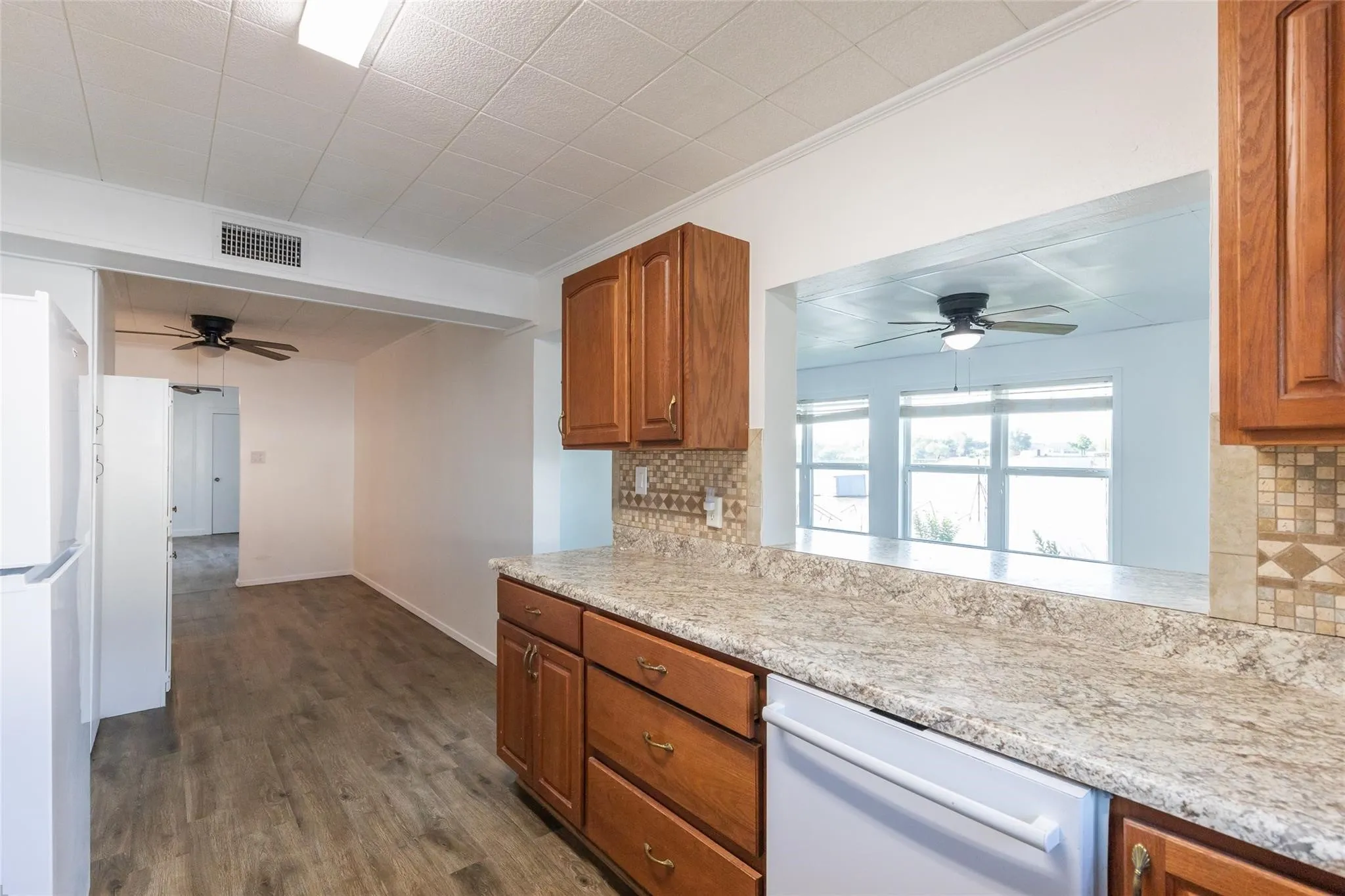 Single Family Residence For Rent in Jones County , 236 War Paint Road, Abilene, Texas 79601, 2 Bedroom, 1 Bathroom, Garage spaces, 984 Sqft, built in 1950, mls#21407247, Real Estate Agent in Abilene, Homes For Rent in Jones county, Homes For Rent in Abilene, Realtor in Abilene Texas, Real Estate Brokerage Independent Realty Texas, Luminita Cordes Realtor