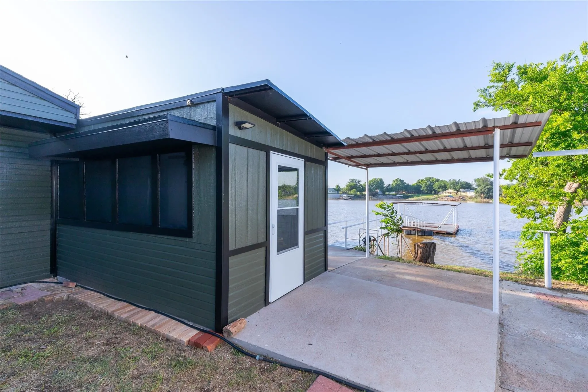 Single Family Residence For Rent in Jones County , 236 War Paint Road, Abilene, Texas 79601, 2 Bedroom, 1 Bathroom, Garage spaces, 984 Sqft, built in 1950, mls#21407247, Real Estate Agent in Abilene, Homes For Rent in Jones county, Homes For Rent in Abilene, Realtor in Abilene Texas, Real Estate Brokerage Independent Realty Texas, Luminita Cordes Realtor