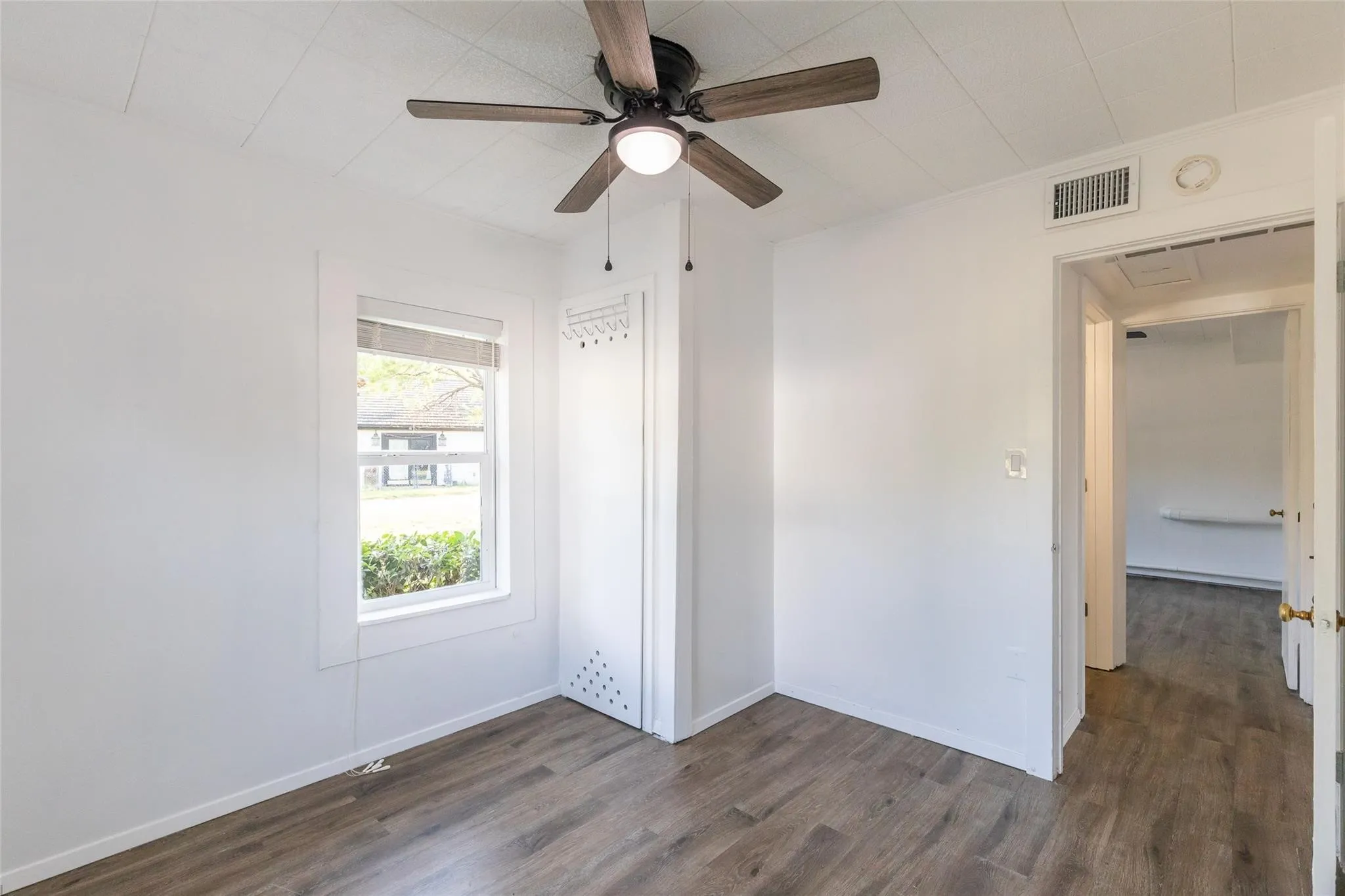 Single Family Residence For Rent in Jones County , 236 War Paint Road, Abilene, Texas 79601, 2 Bedroom, 1 Bathroom, Garage spaces, 984 Sqft, built in 1950, mls#21407247, Real Estate Agent in Abilene, Homes For Rent in Jones county, Homes For Rent in Abilene, Realtor in Abilene Texas, Real Estate Brokerage Independent Realty Texas, Luminita Cordes Realtor