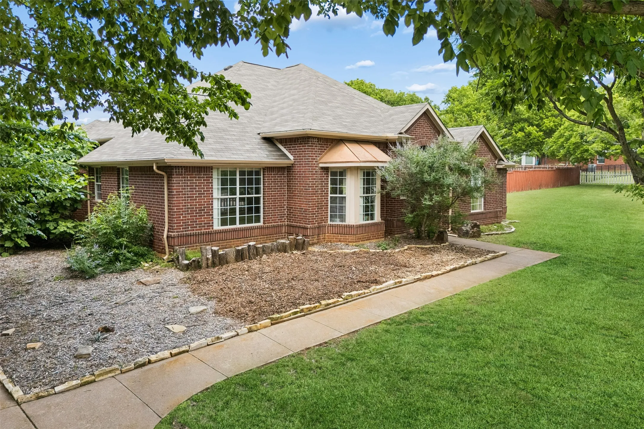 Single Family Residence For Rent in Denton County , 3004 Sagebrush Drive, Flower Mound, Texas 75022, 4 Bedroom, 3 Bathroom, 2 Garage spaces, 2,552 Sqft, built in 1996, mls#21406162, Real Estate Agent in Flower Mound, Homes For Rent in Denton county, Homes For Rent in Flower Mound, Realtor in Flower Mound Texas, Real Estate Brokerage Independent Realty Texas, Luminita Cordes Realtor