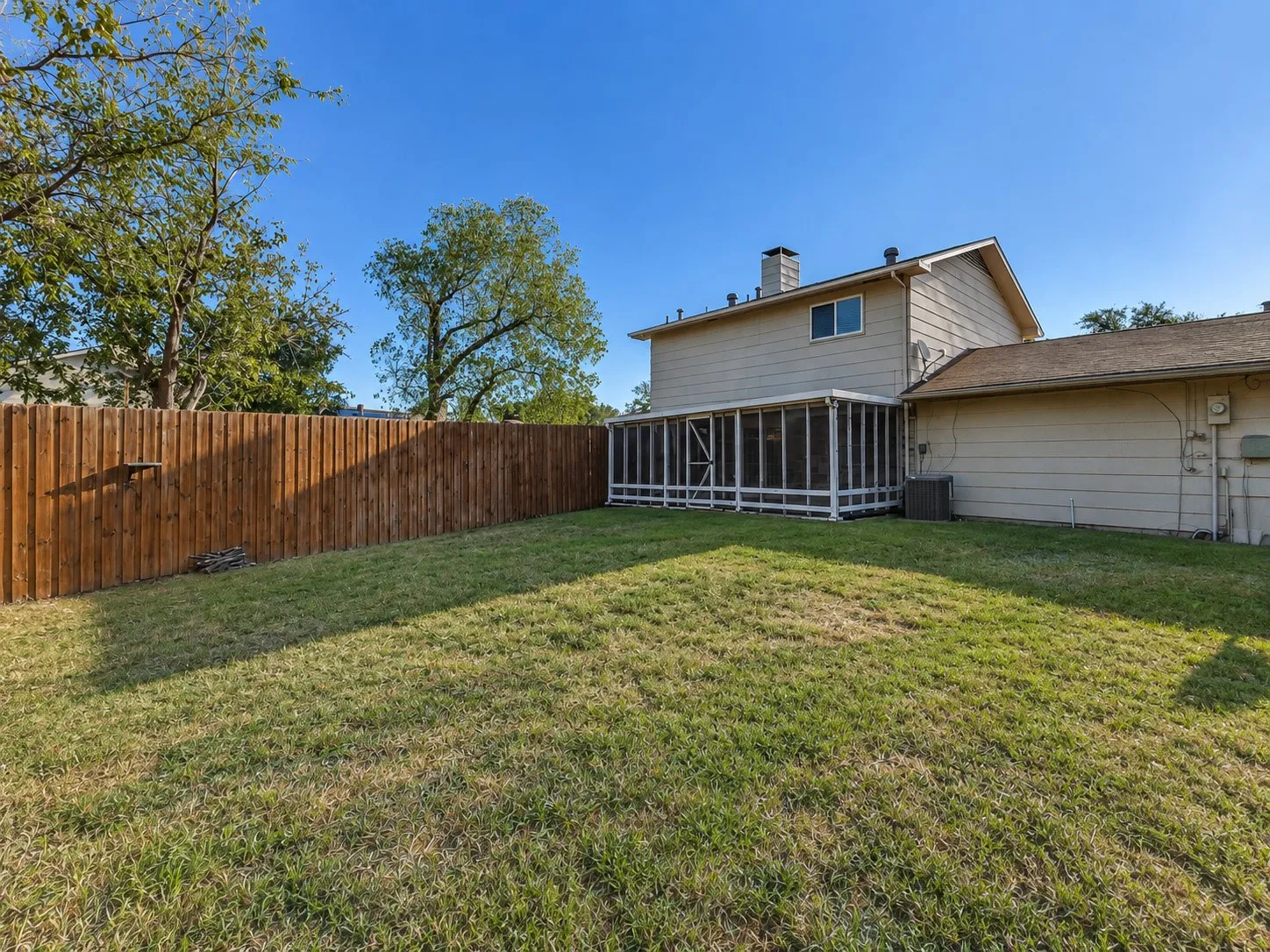 Single Family Residence For Sale in Dallas County , 2109 Via Estrada, Carrollton, Texas 75006, 3 Bedroom, 3 Bathroom, 2 Garage spaces, 1,720 Sqft, built in 1977, mls#21407204, Real Estate Agent in Carrollton, Homes For Sale in Dallas county, Homes For Sale in Carrollton, Realtor in Carrollton Texas, Real Estate Brokerage Independent Realty Texas, Luminita Cordes Realtor