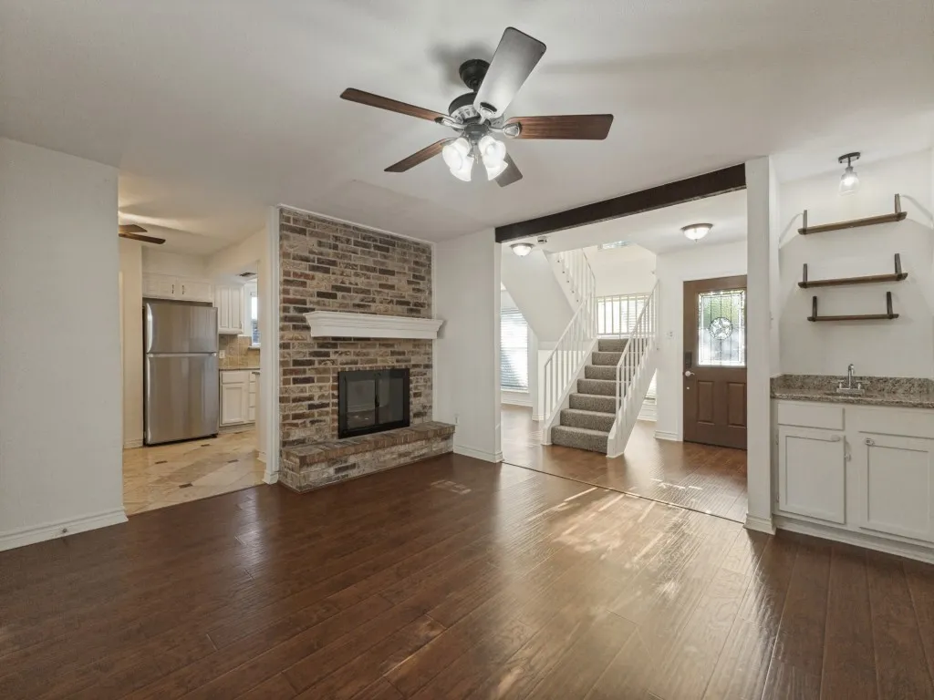 Single Family Residence For Sale in Dallas County , 2109 Via Estrada, Carrollton, Texas 75006, 3 Bedroom, 3 Bathroom, 2 Garage spaces, 1,720 Sqft, built in 1977, mls#21407204, Real Estate Agent in Carrollton, Homes For Sale in Dallas county, Homes For Sale in Carrollton, Realtor in Carrollton Texas, Real Estate Brokerage Independent Realty Texas, Luminita Cordes Realtor