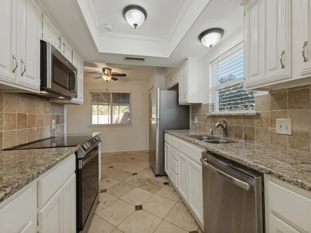 Single Family Residence For Sale in Dallas County , 2109 Via Estrada, Carrollton, Texas 75006, 3 Bedroom, 3 Bathroom, 2 Garage spaces, 1,720 Sqft, built in 1977, mls#21407204, Real Estate Agent in Carrollton, Homes For Sale in Dallas county, Homes For Sale in Carrollton, Realtor in Carrollton Texas, Real Estate Brokerage Independent Realty Texas, Luminita Cordes Realtor